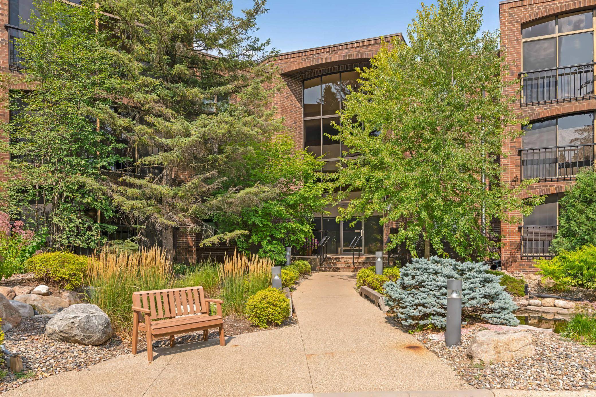 Edina, MN 55439,5601 Dewey Hill RD #203