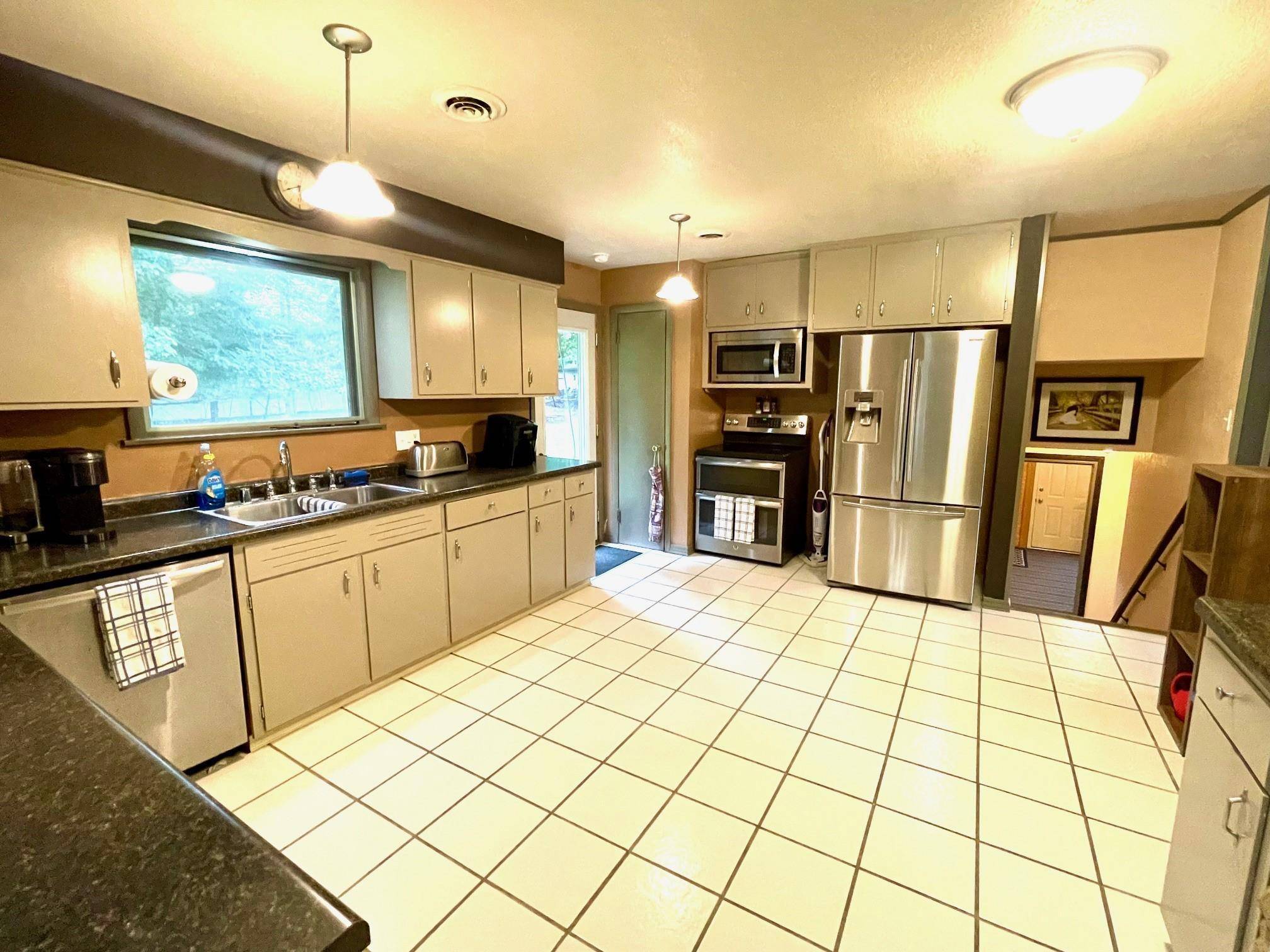 Menomonie, WI 54751,1513 5th AVE E
