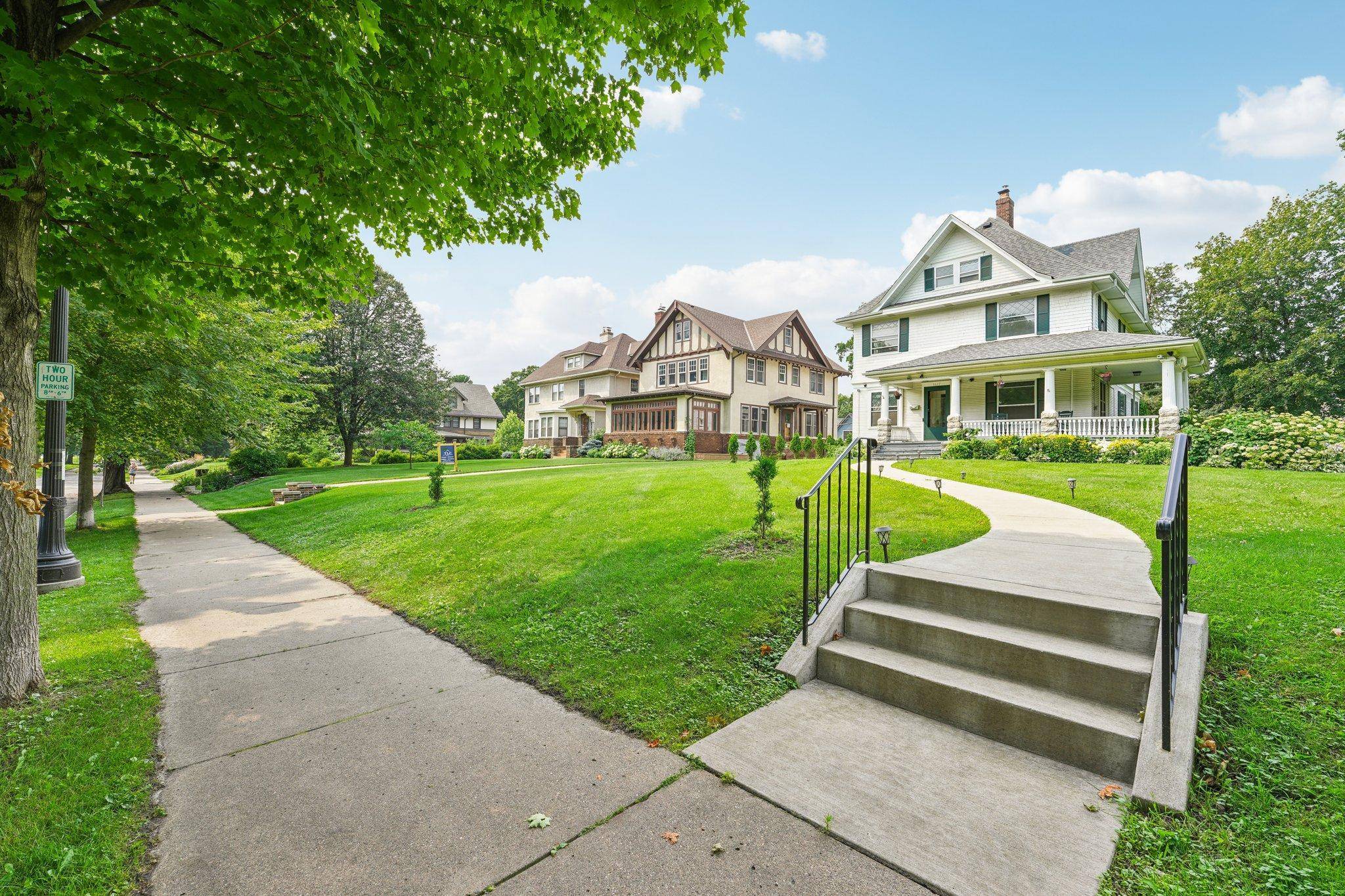 Saint Paul, MN 55105,1617 Summit AVE