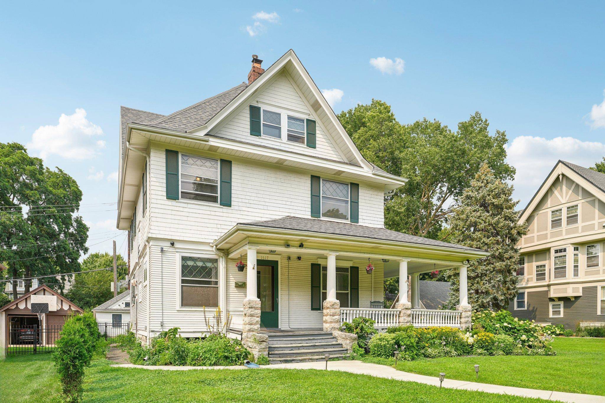Saint Paul, MN 55105,1617 Summit AVE
