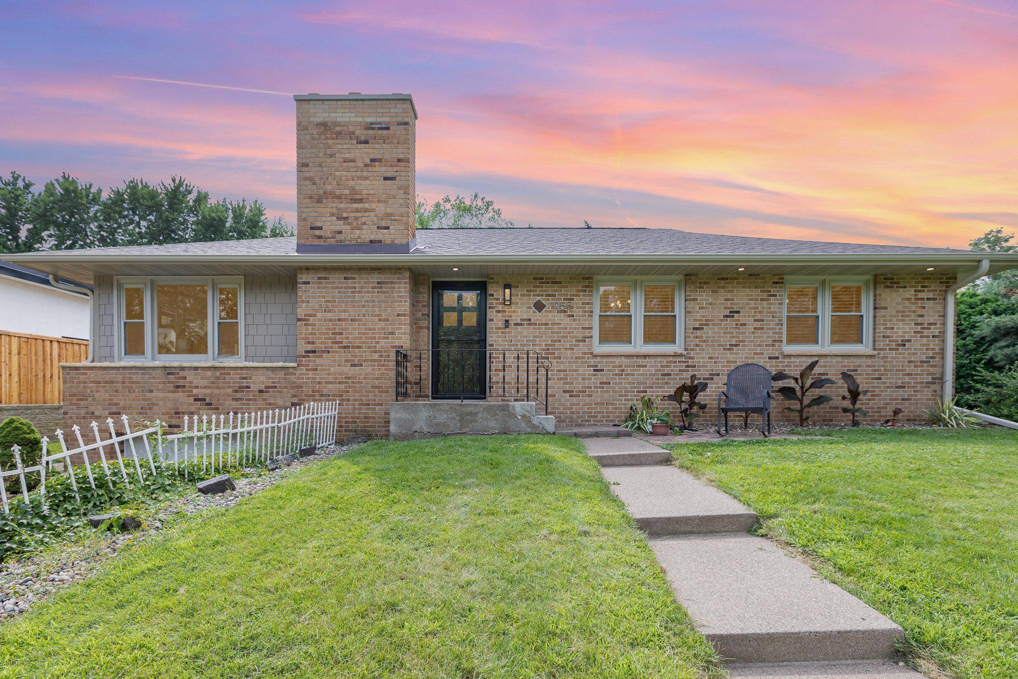 Mendota Heights, MN 55118,1055 Esther LN