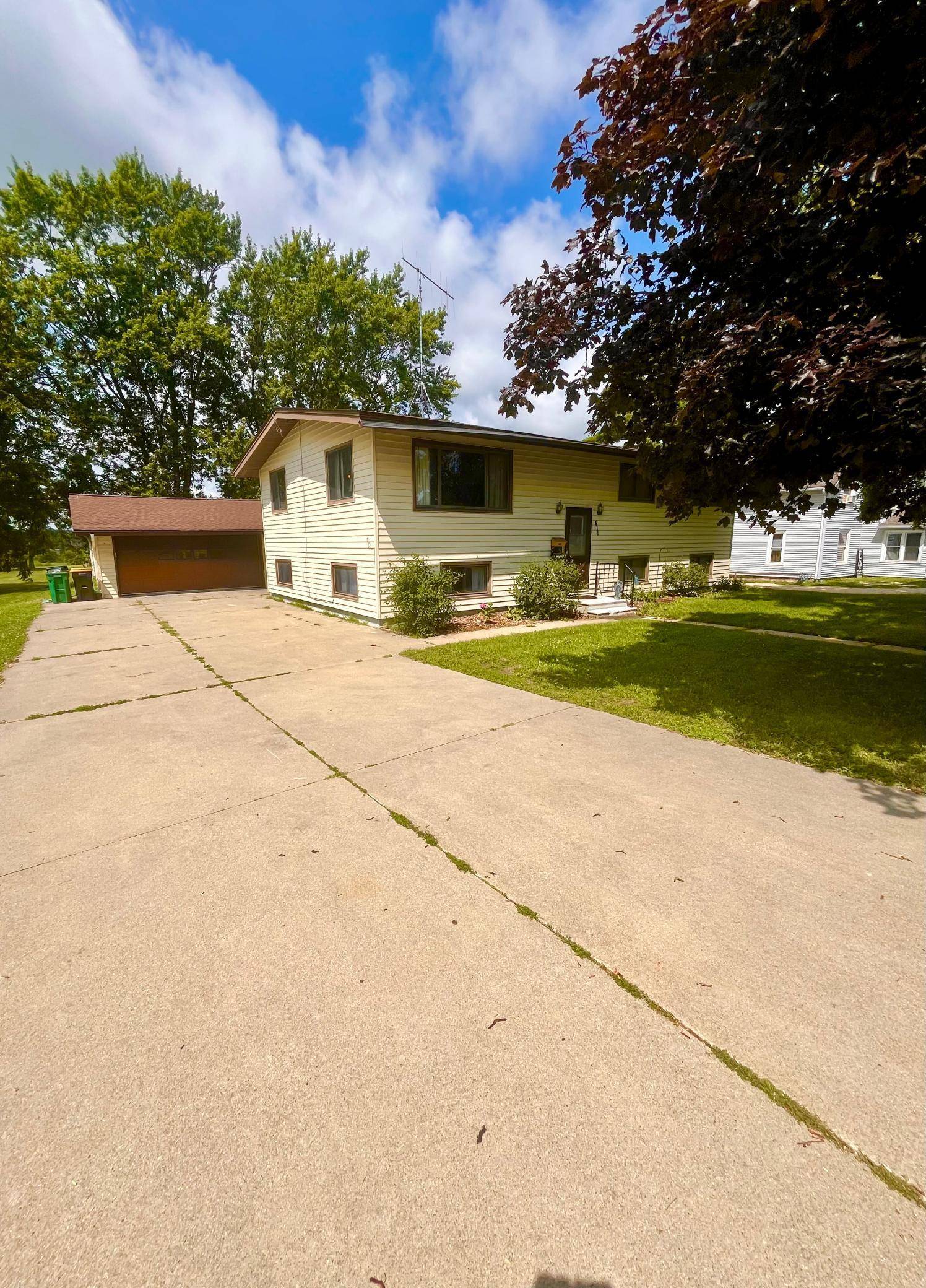 Stewartville, MN 55976,411 Main ST S