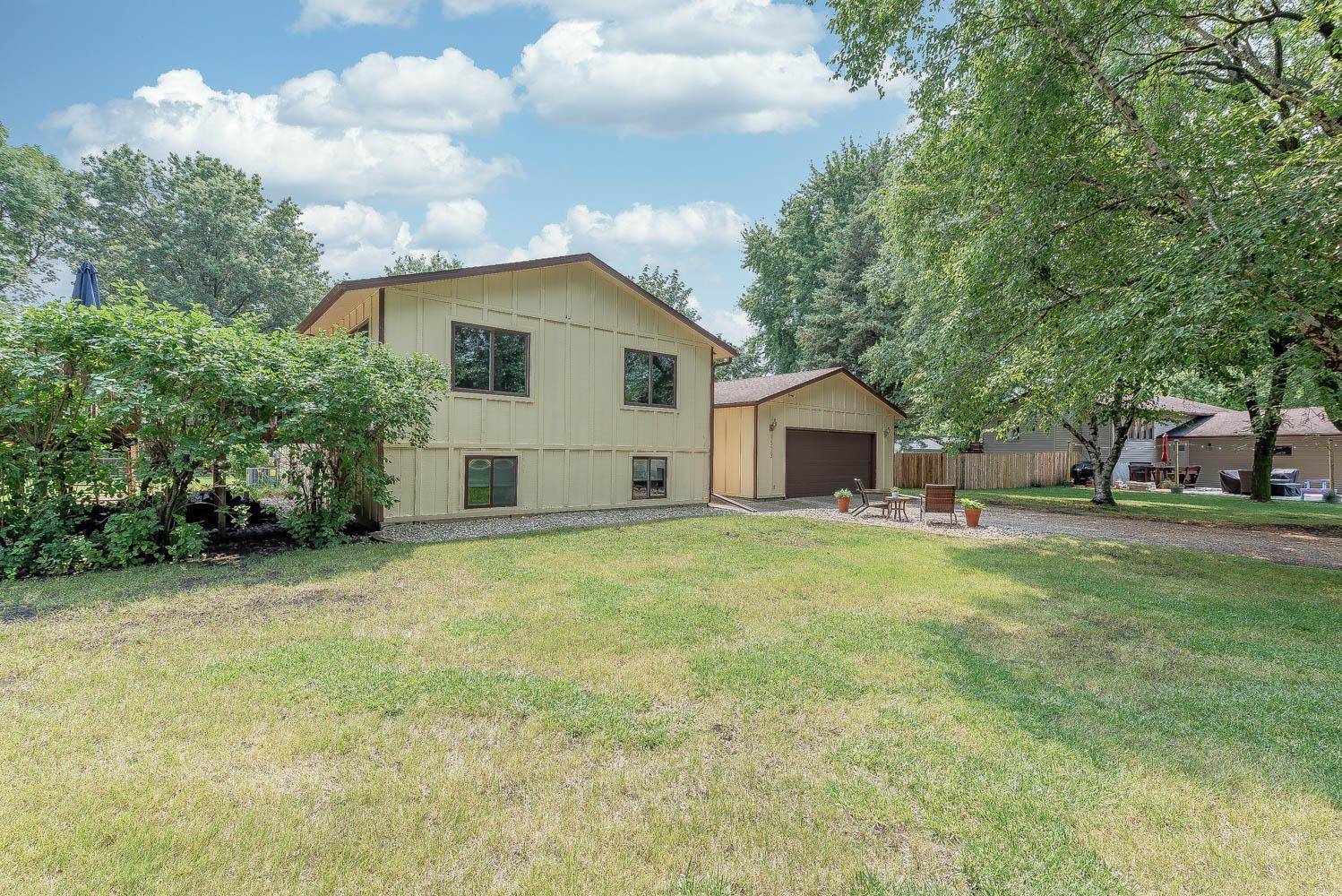 North Mankato, MN 56003,1579 Sharon DR