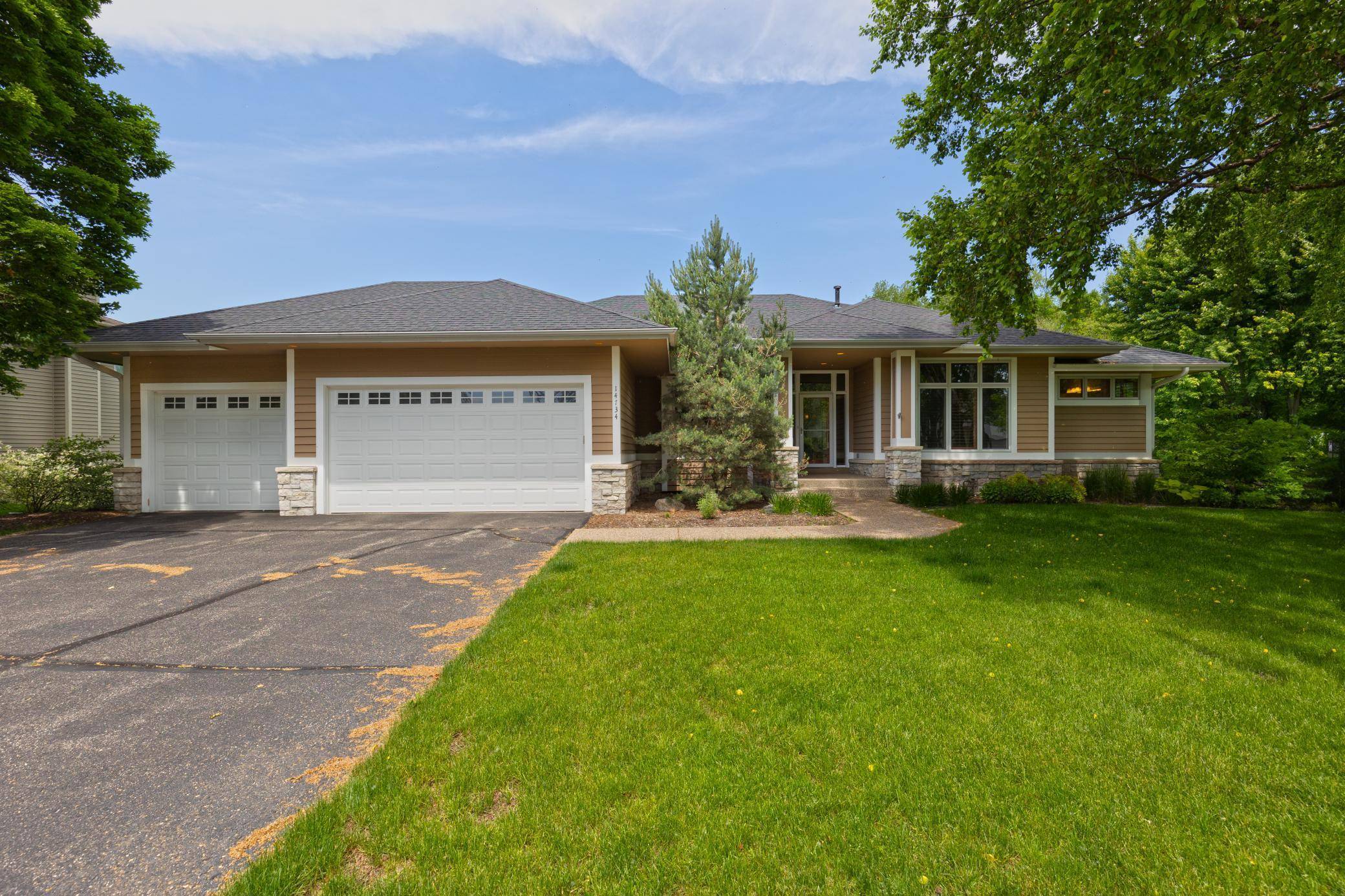 Eden Prairie, MN 55347,14734 Boulder Pointe RD