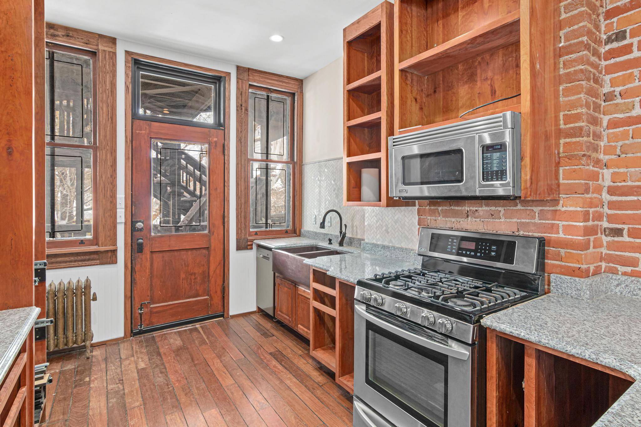 Saint Paul, MN 55102,182 Kent ST #3