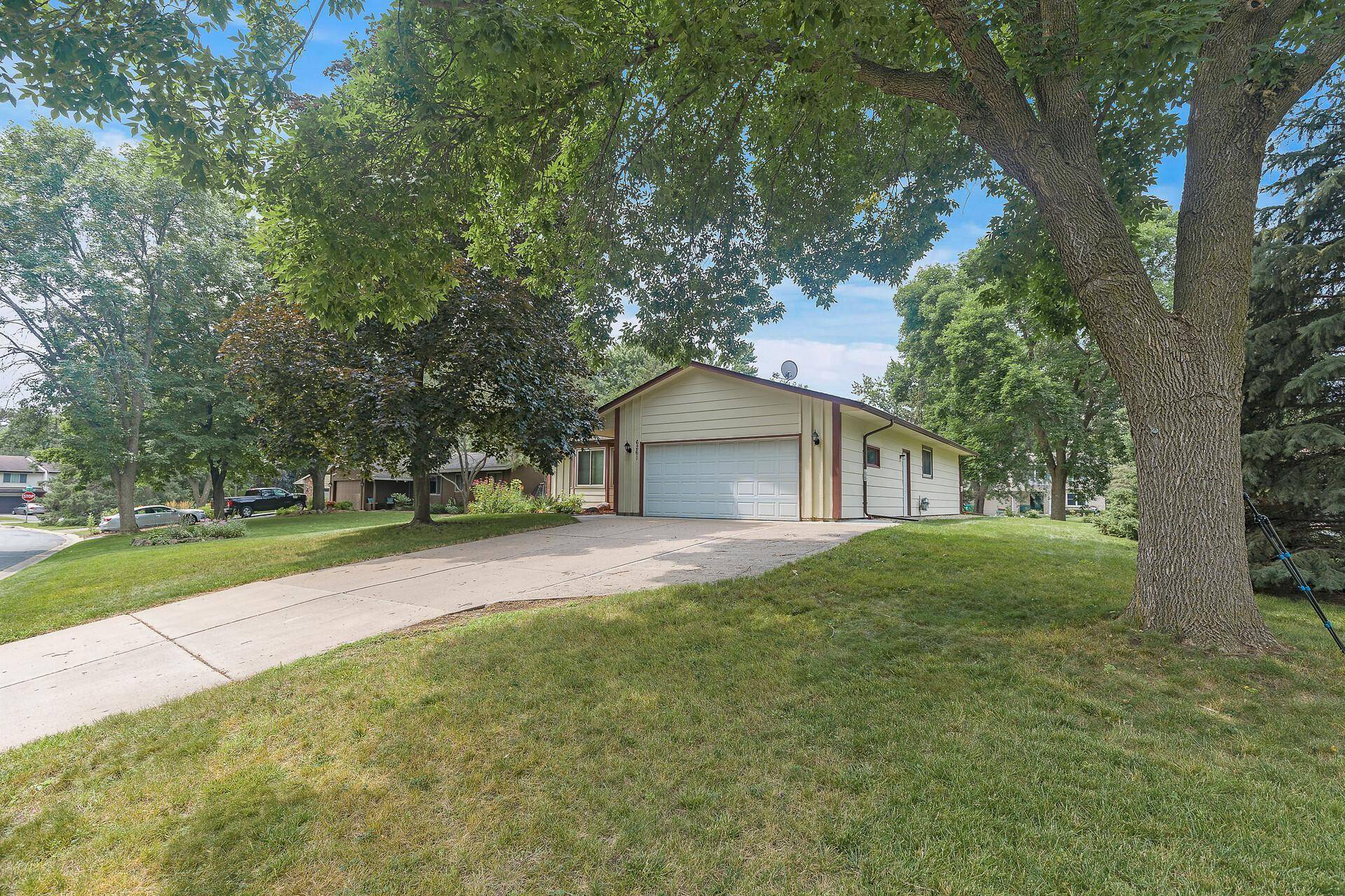 Maple Grove, MN 55369,6261 Meadowlark LN N