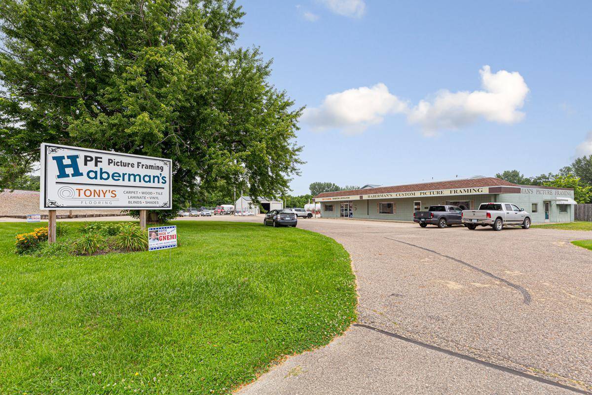 Owatonna, MN 55060,208 Mineral Spring RD NE