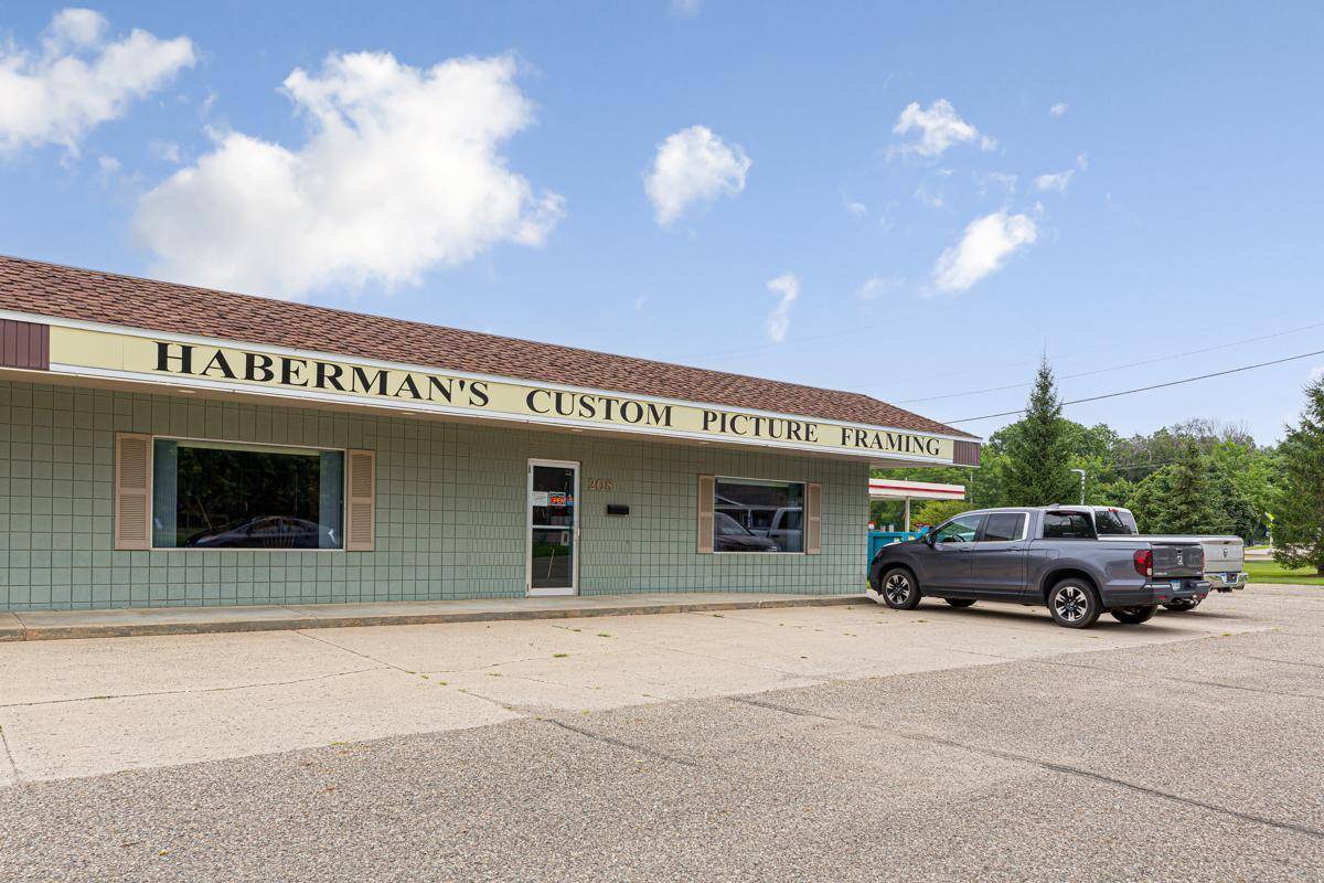 Owatonna, MN 55060,208 Mineral Spring RD NE