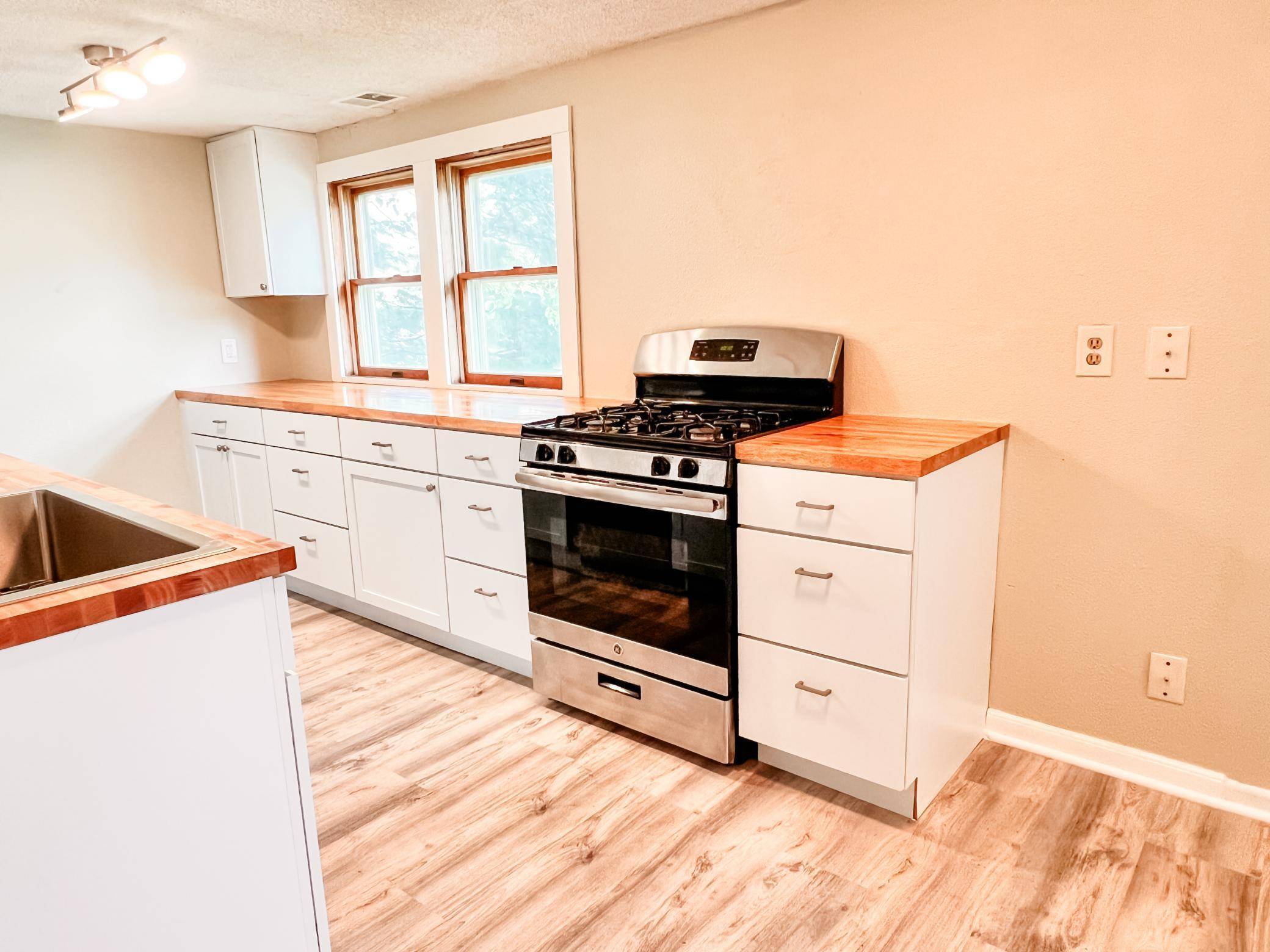 Anoka, MN 55303,2215 Green AVE