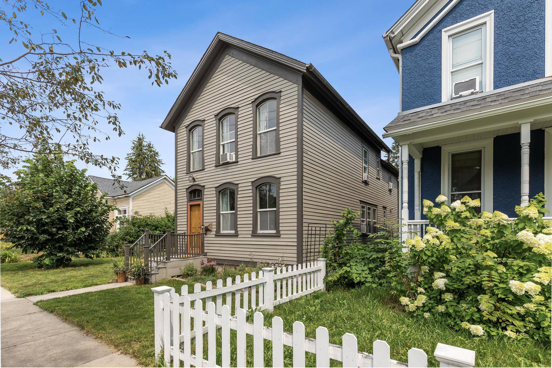 Saint Paul, MN 55102,22 Douglas ST