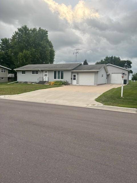 Lakefield, MN 56150,506 6th AVE S