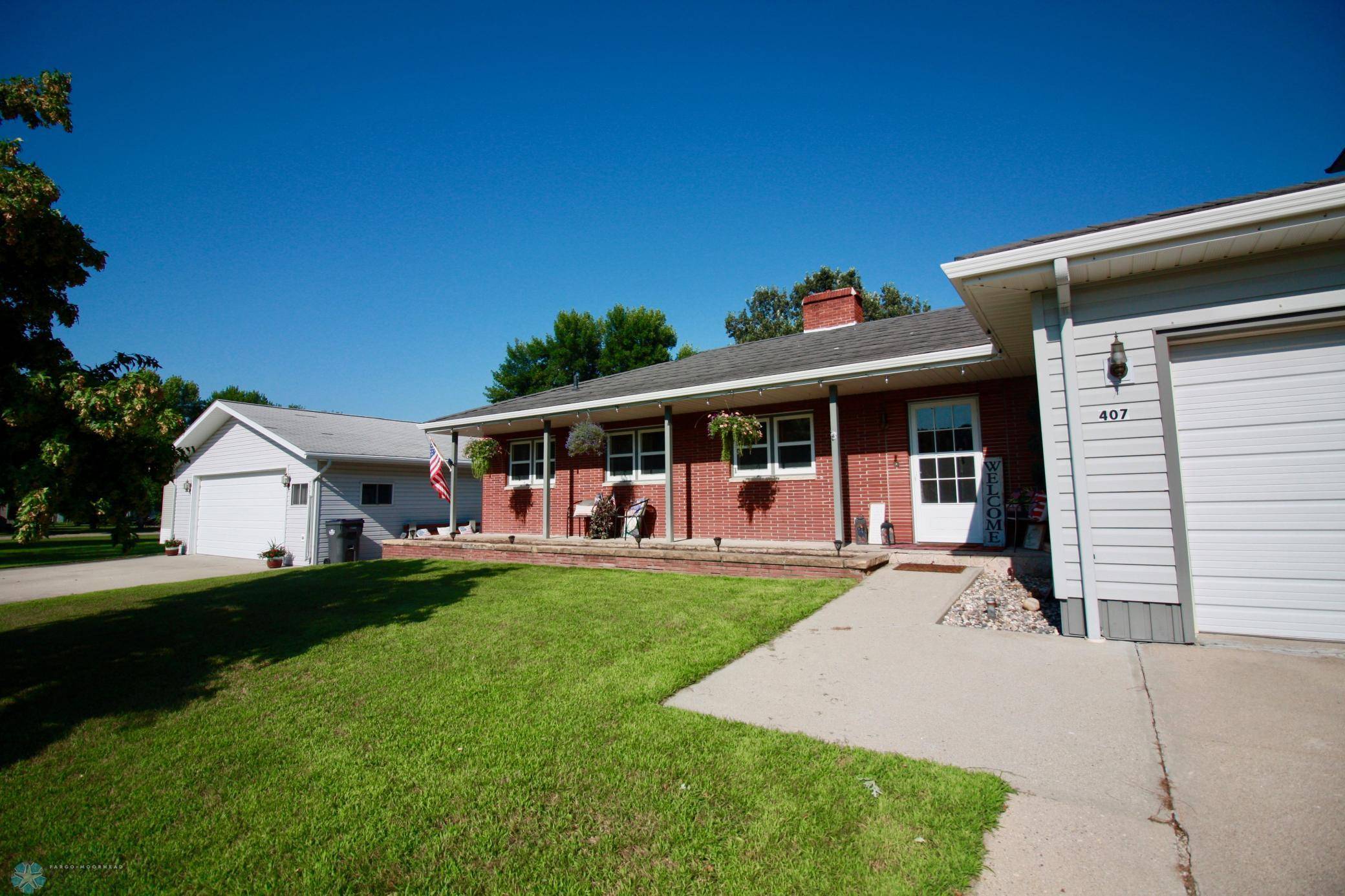Hankinson, ND 58041,407 2nd AVE SW