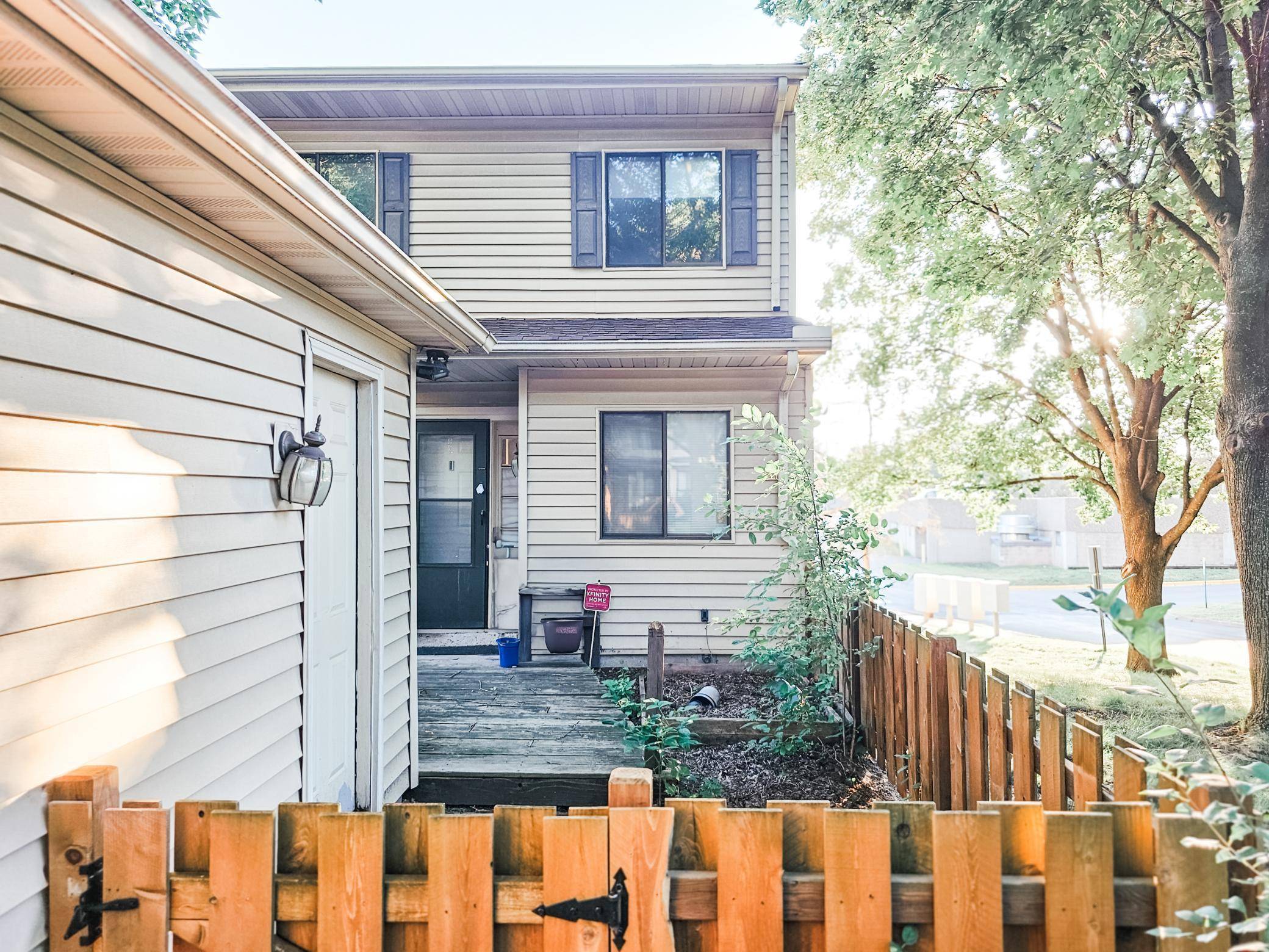Saint Paul, MN 55119,207 Bridlewood DR