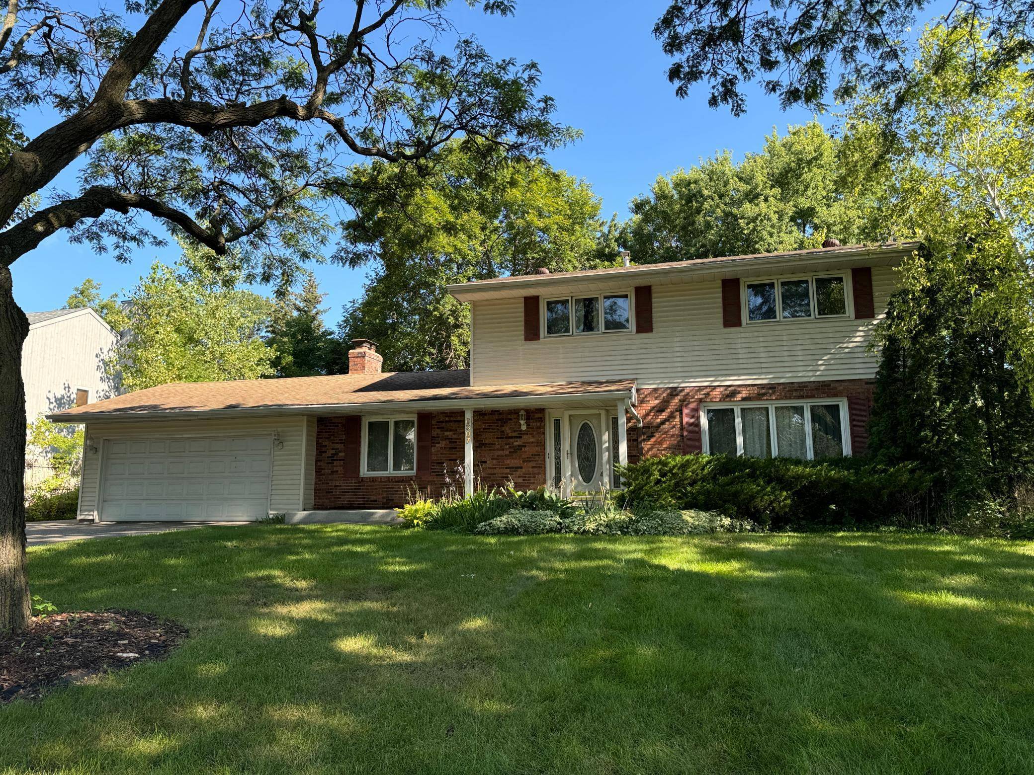 Edina, MN 55439,6307 Doron LN