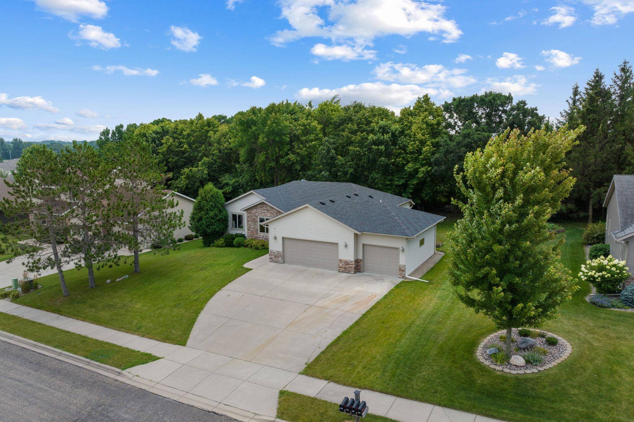 Owatonna, MN 55060,185 Hickory LN NE