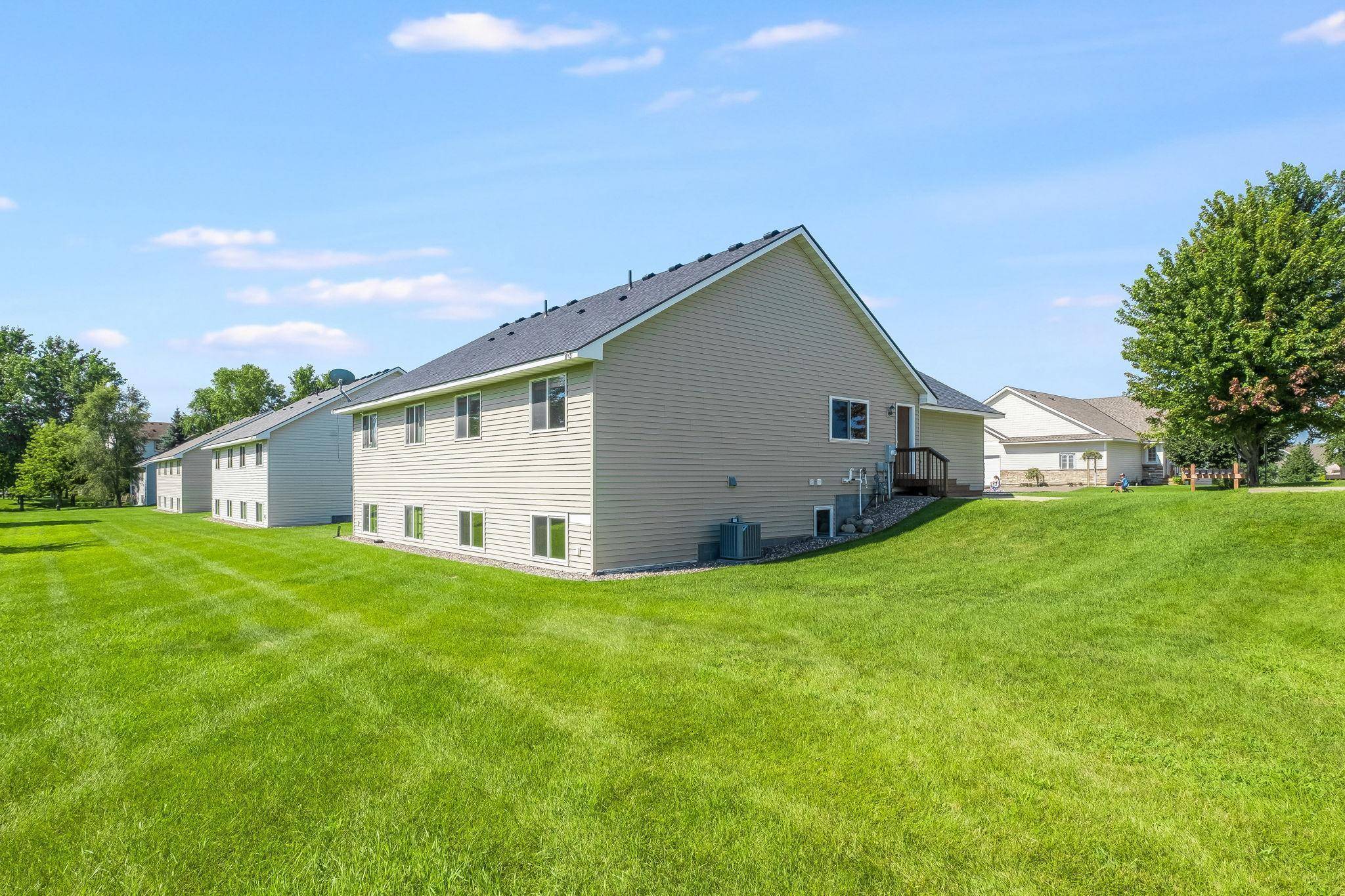 Woodbury, MN 55129,10747 Knollwood LN