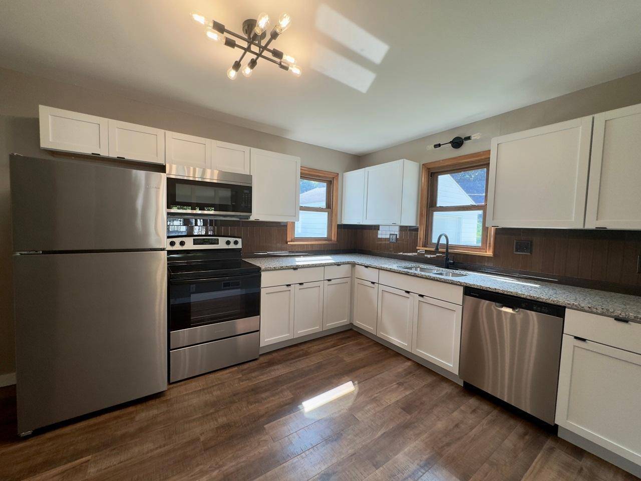 Owatonna, MN 55060,1037 Grandview AVE