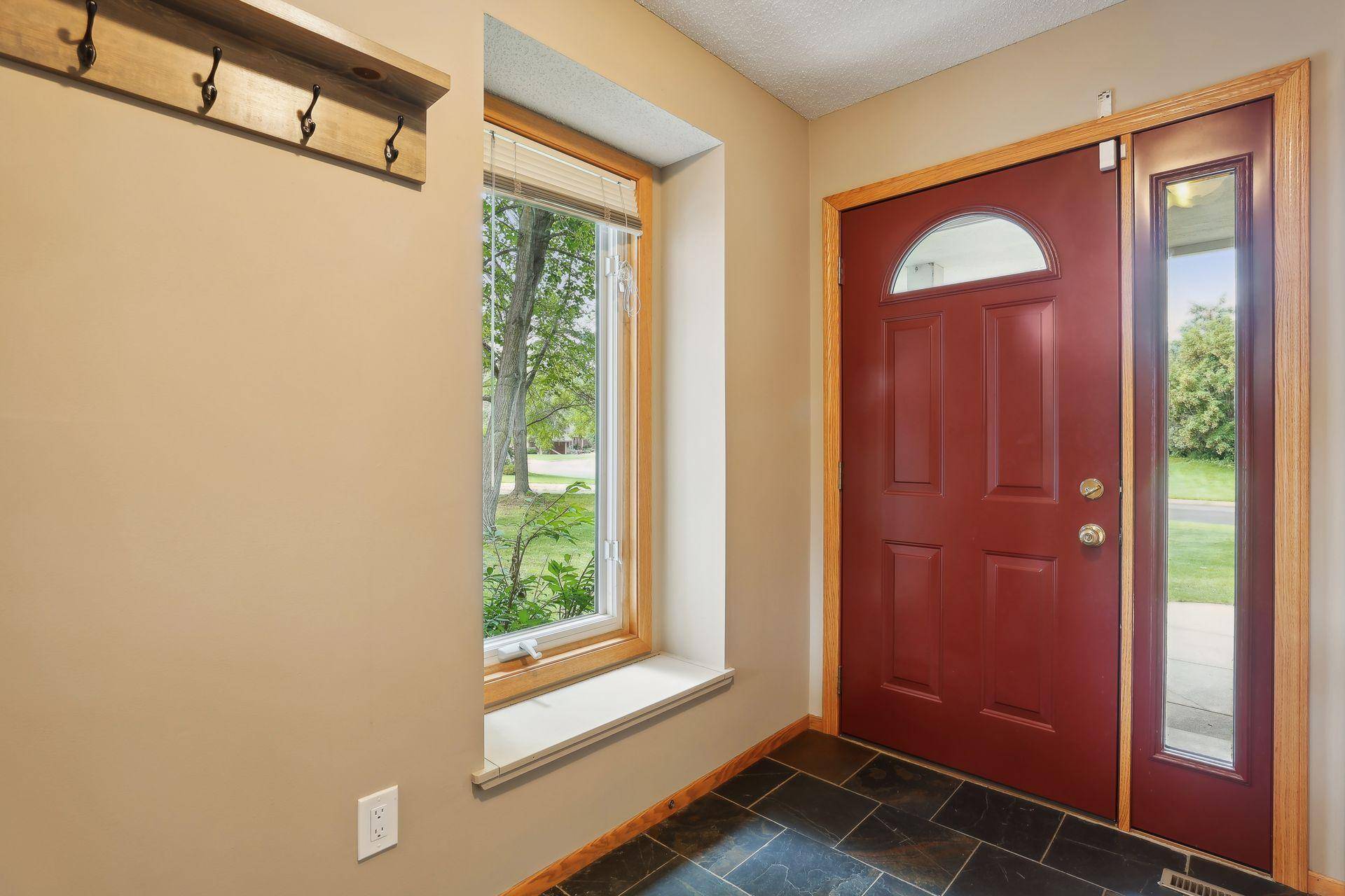 Mendota Heights, MN 55120,902 Mendakota CT