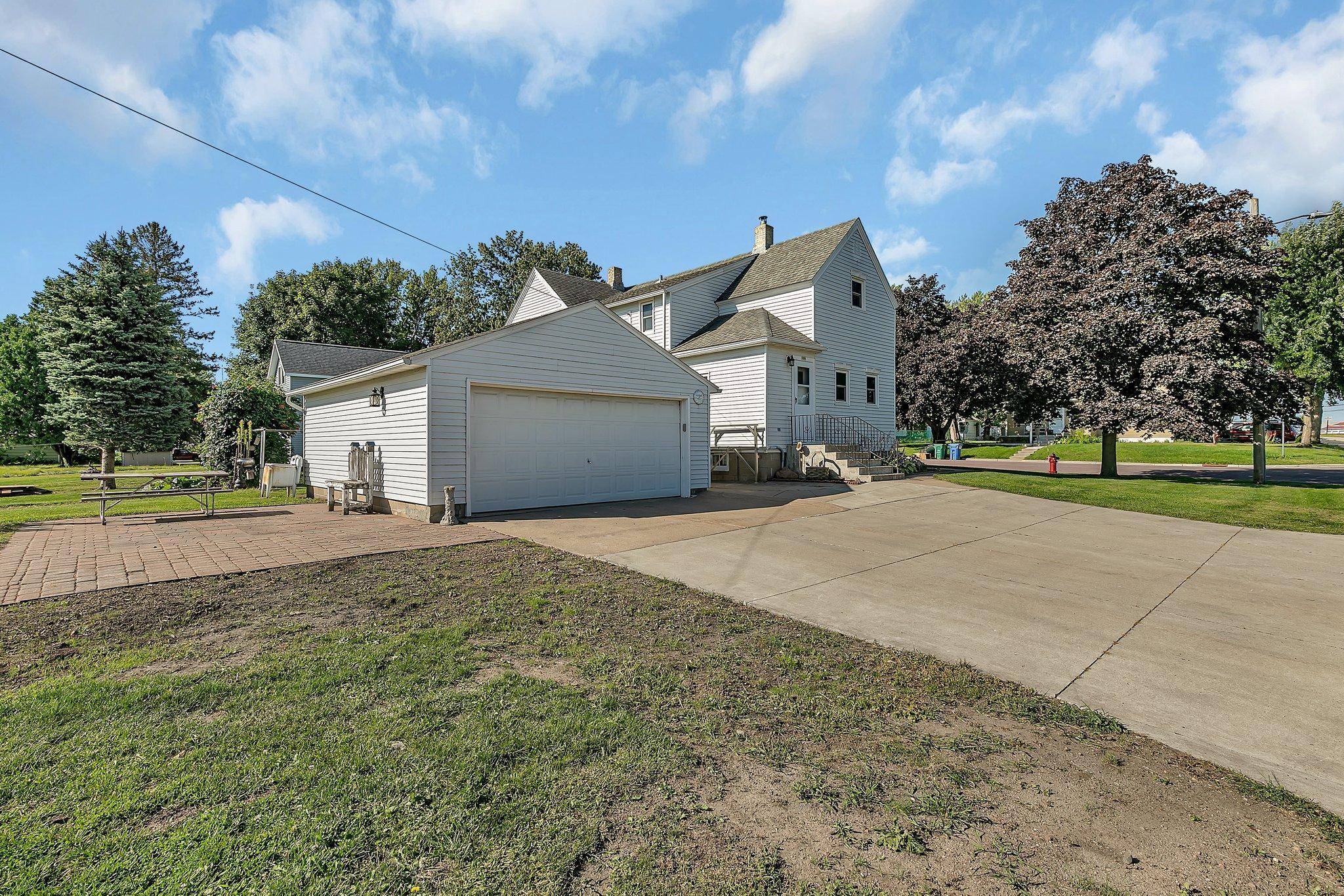 Glencoe, MN 55336,926 Baxter AVE N