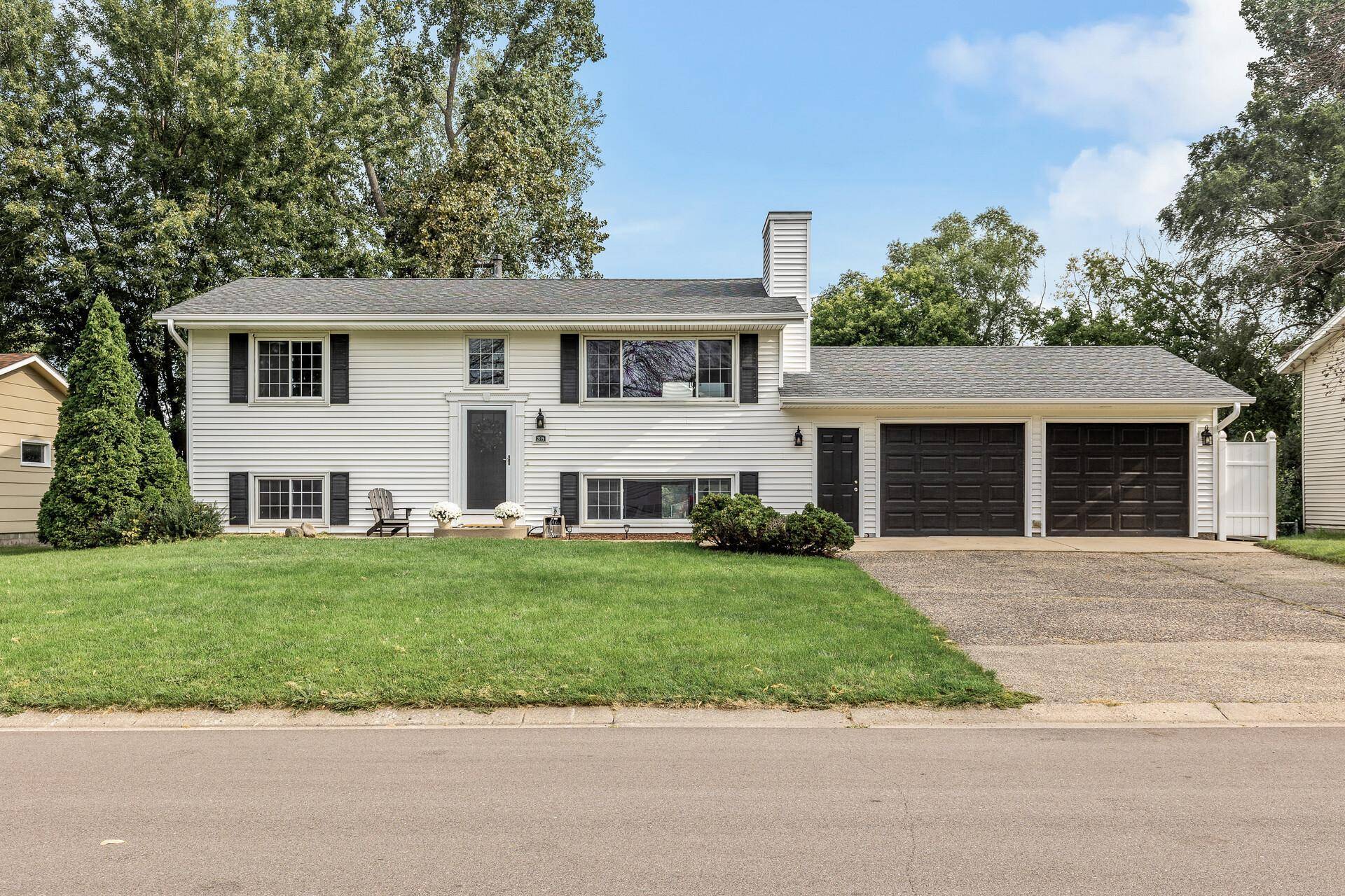 Eagan, MN 55122,2119 Cliffview DR