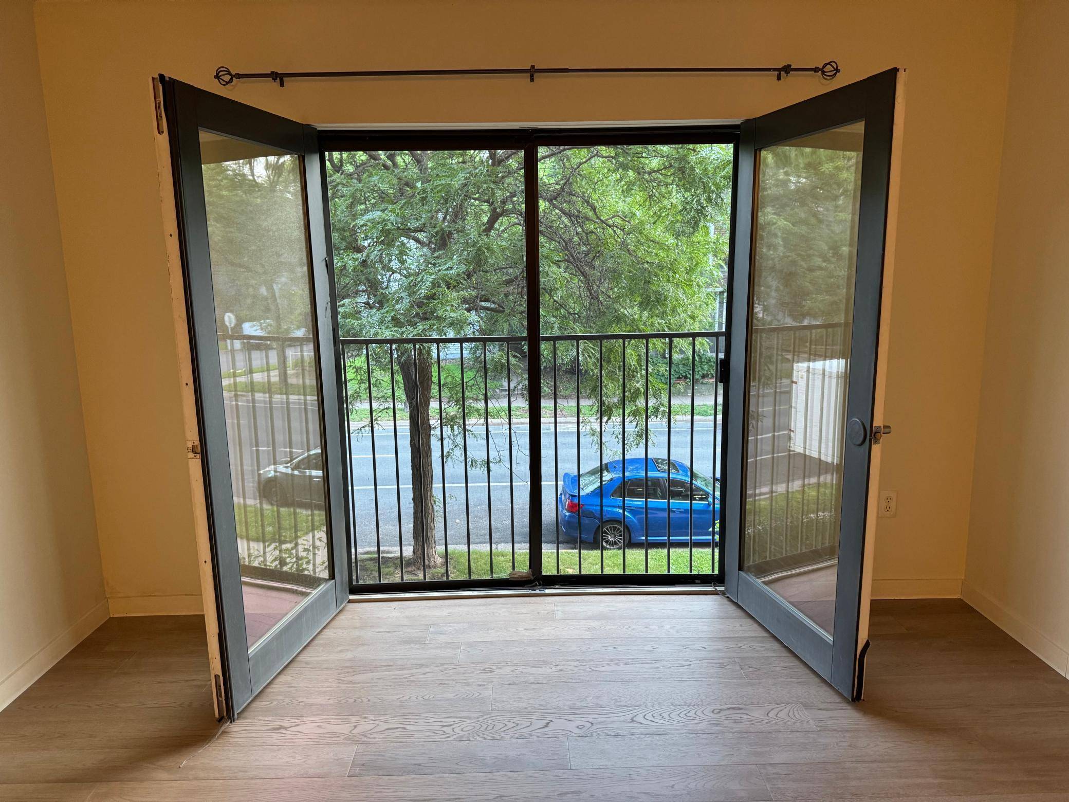 Minneapolis, MN 55414,619 8th ST SE #203