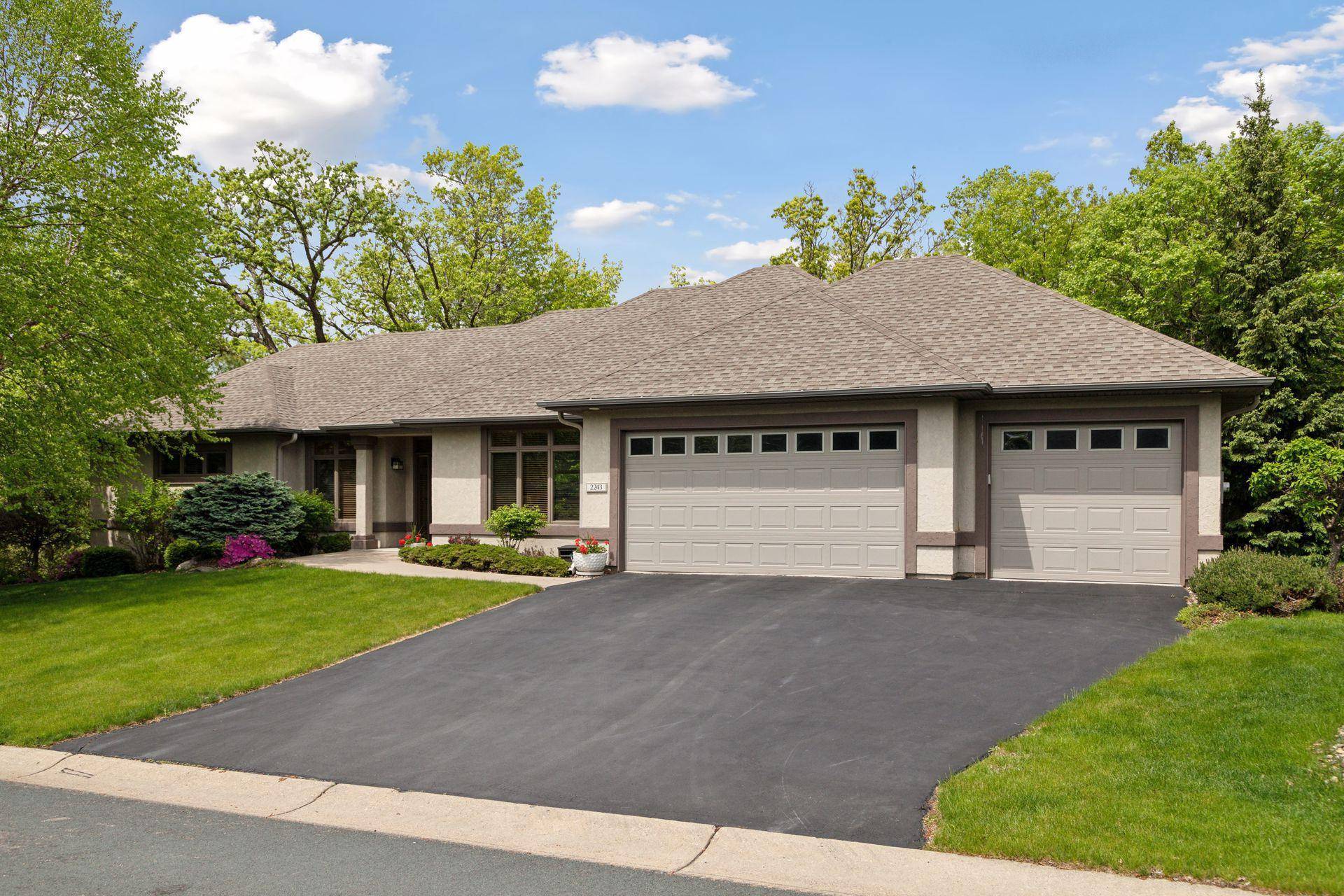 Eagan, MN 55122,2243 Estates DR