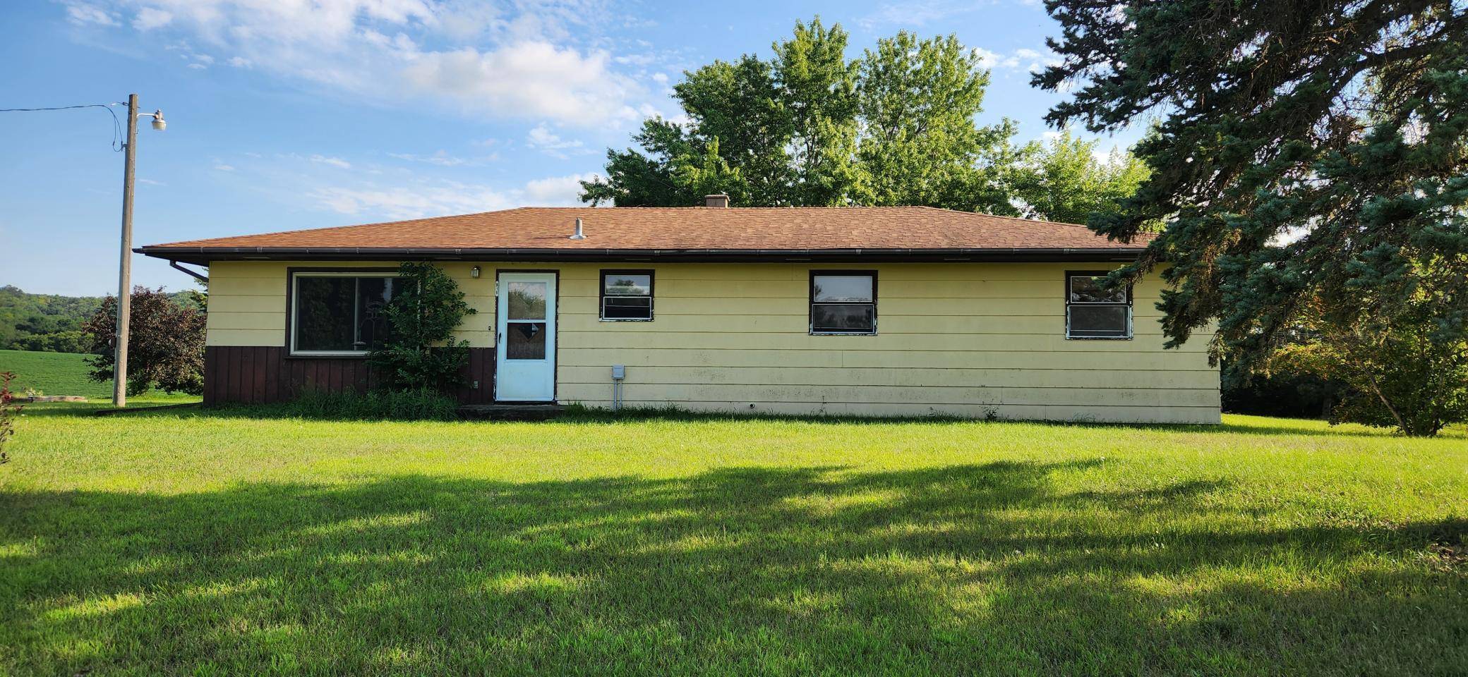 Erhard, MN 56534,916 Main ST