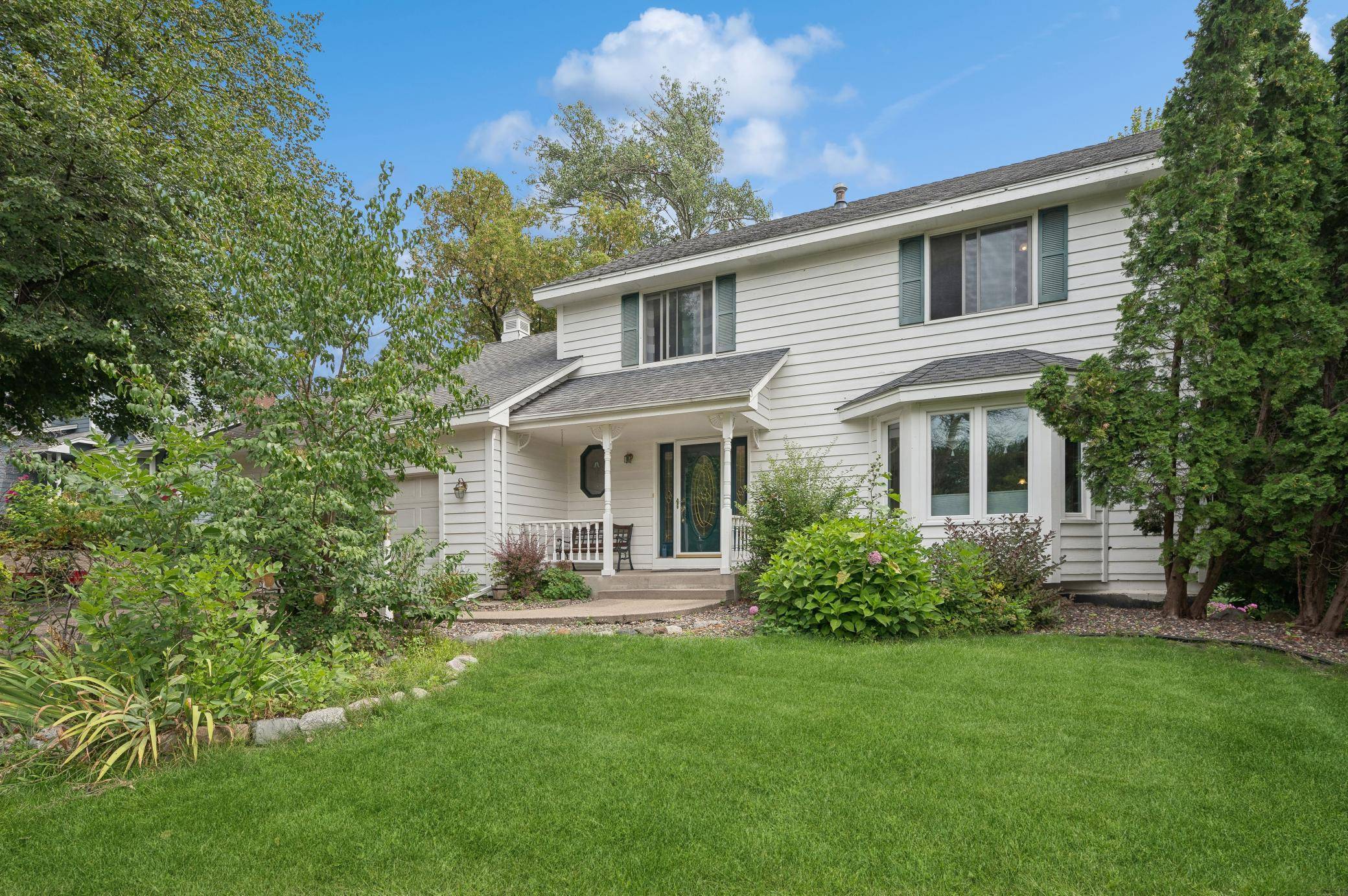 Eden Prairie, MN 55347,9619 Woodridge DR