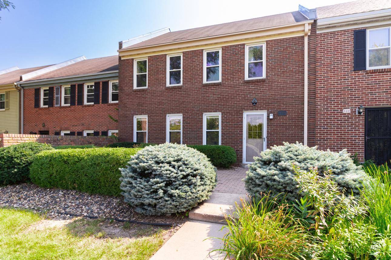 Mendota Heights, MN 55118,590 Maple Park DR
