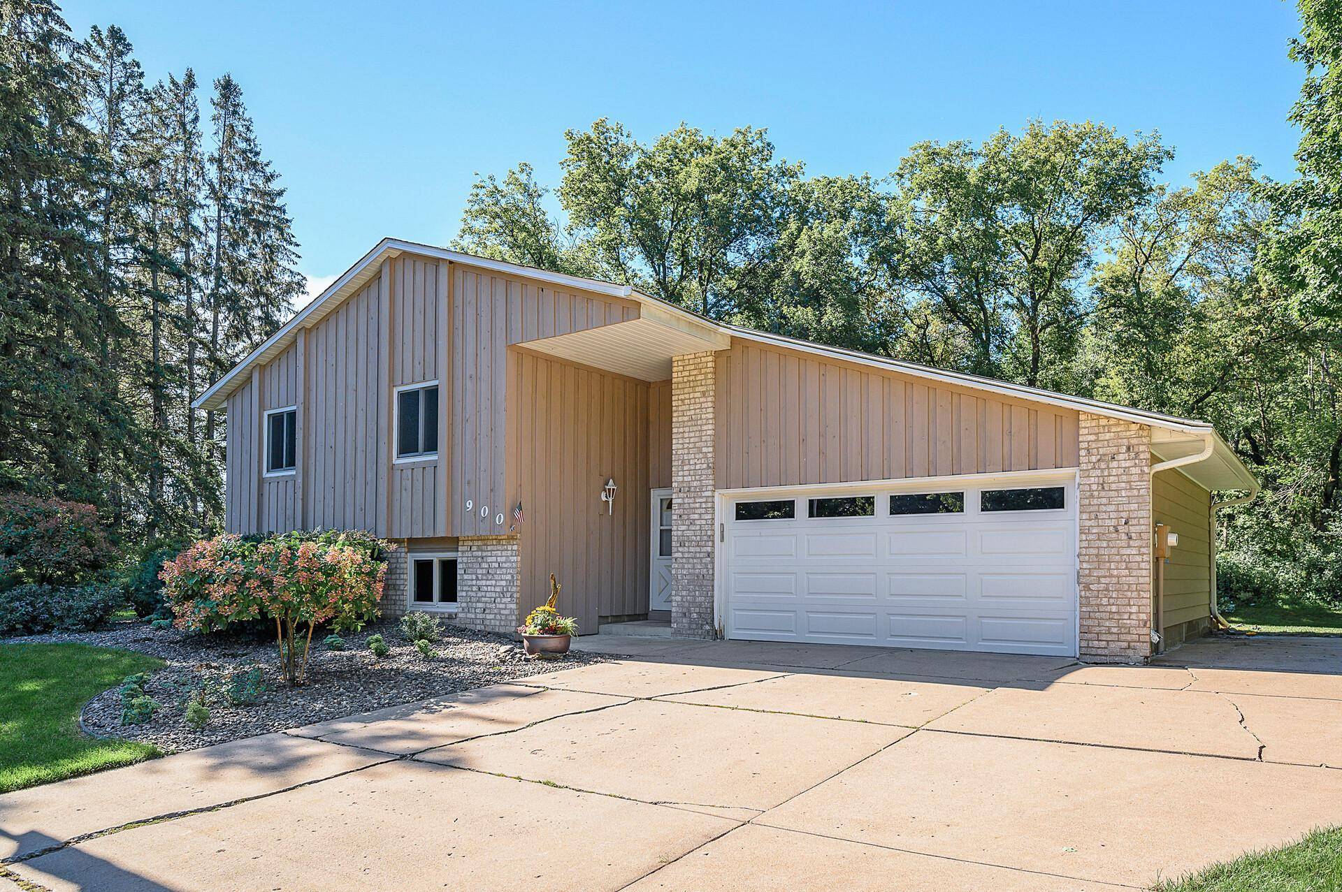 Stillwater, MN 55082,900 Knollwood CT