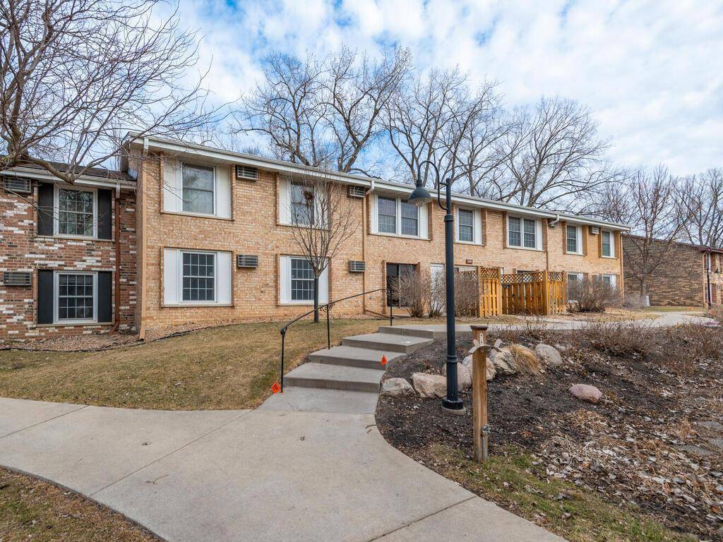 Saint Louis Park, MN 55416,4578 Cedar Lake RD S #4