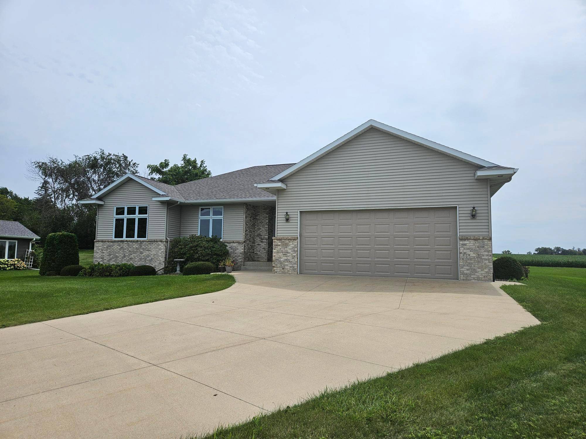 Spring Valley, MN 55975,816 Crestwood CT