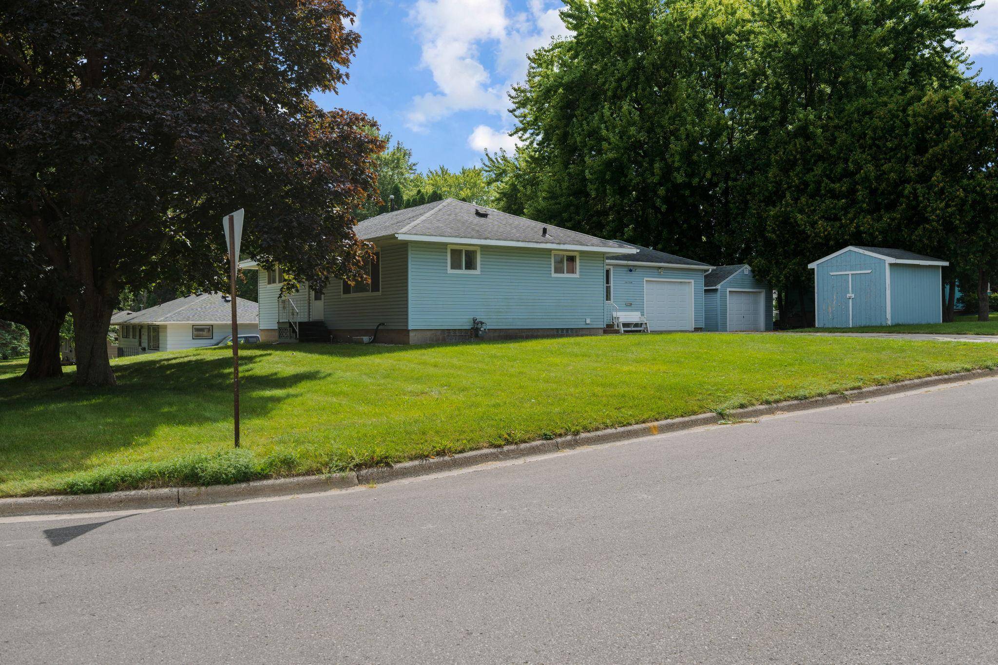 Owatonna, MN 55060,1218 7th AVE NE