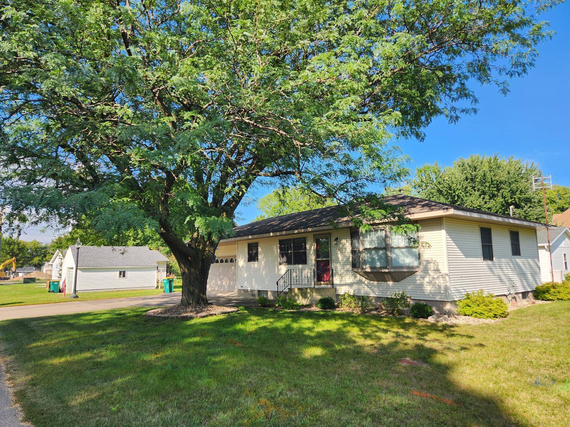 Glenville, MN 56036,311 2nd AVE SW