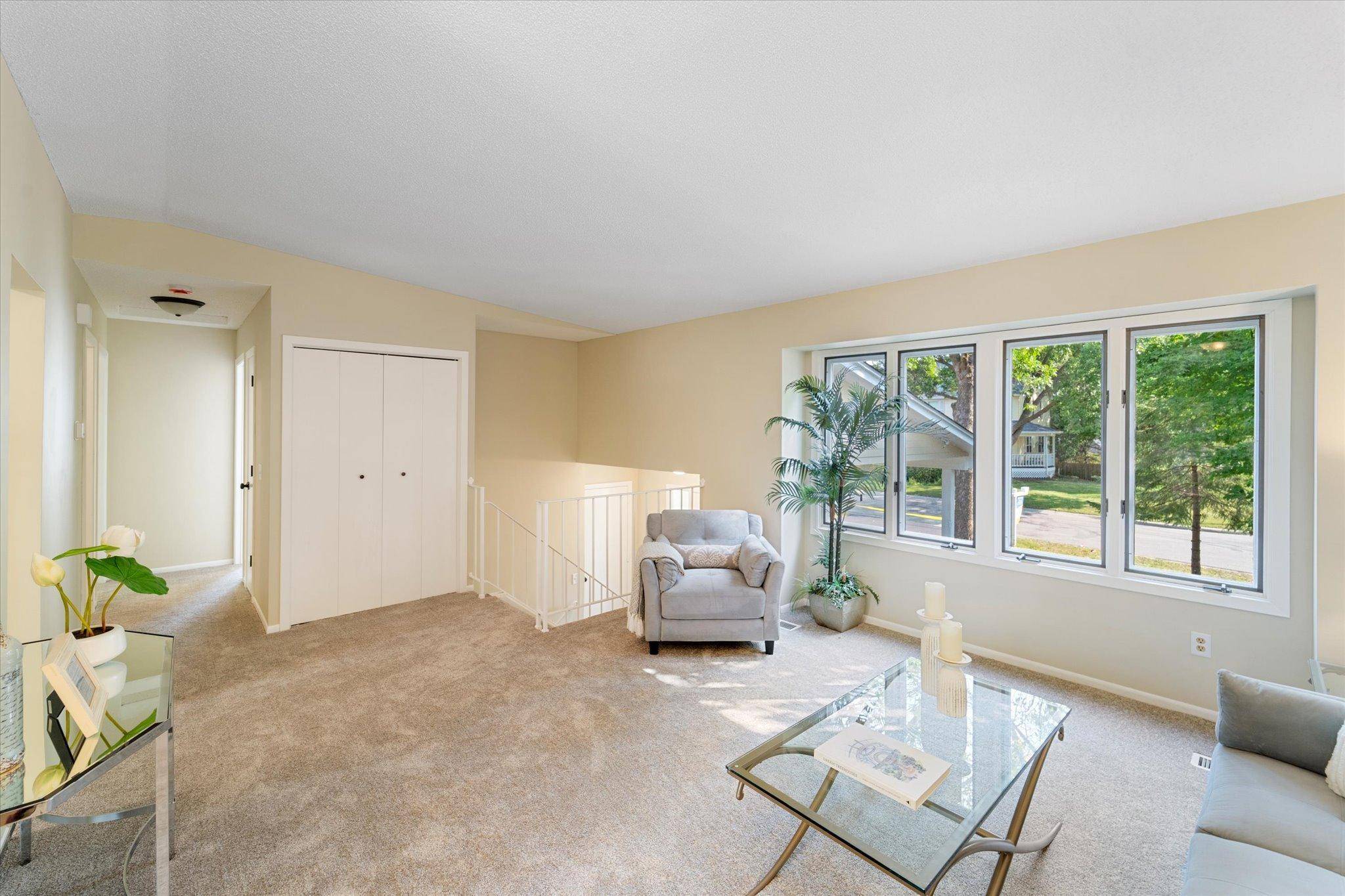 Eden Prairie, MN 55346,6736 Wakefield DR