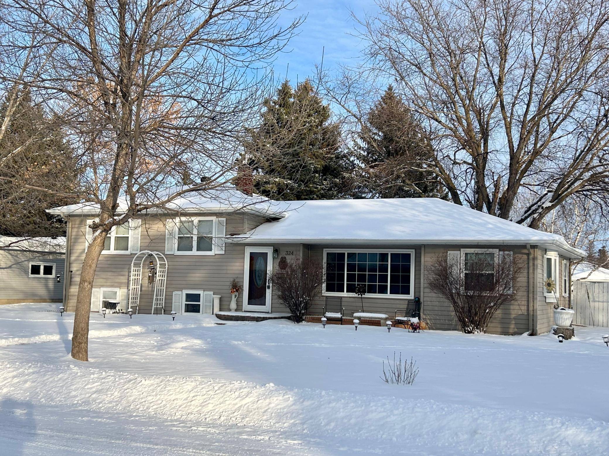 Thief River Falls, MN 56701,324 Maple AVE S