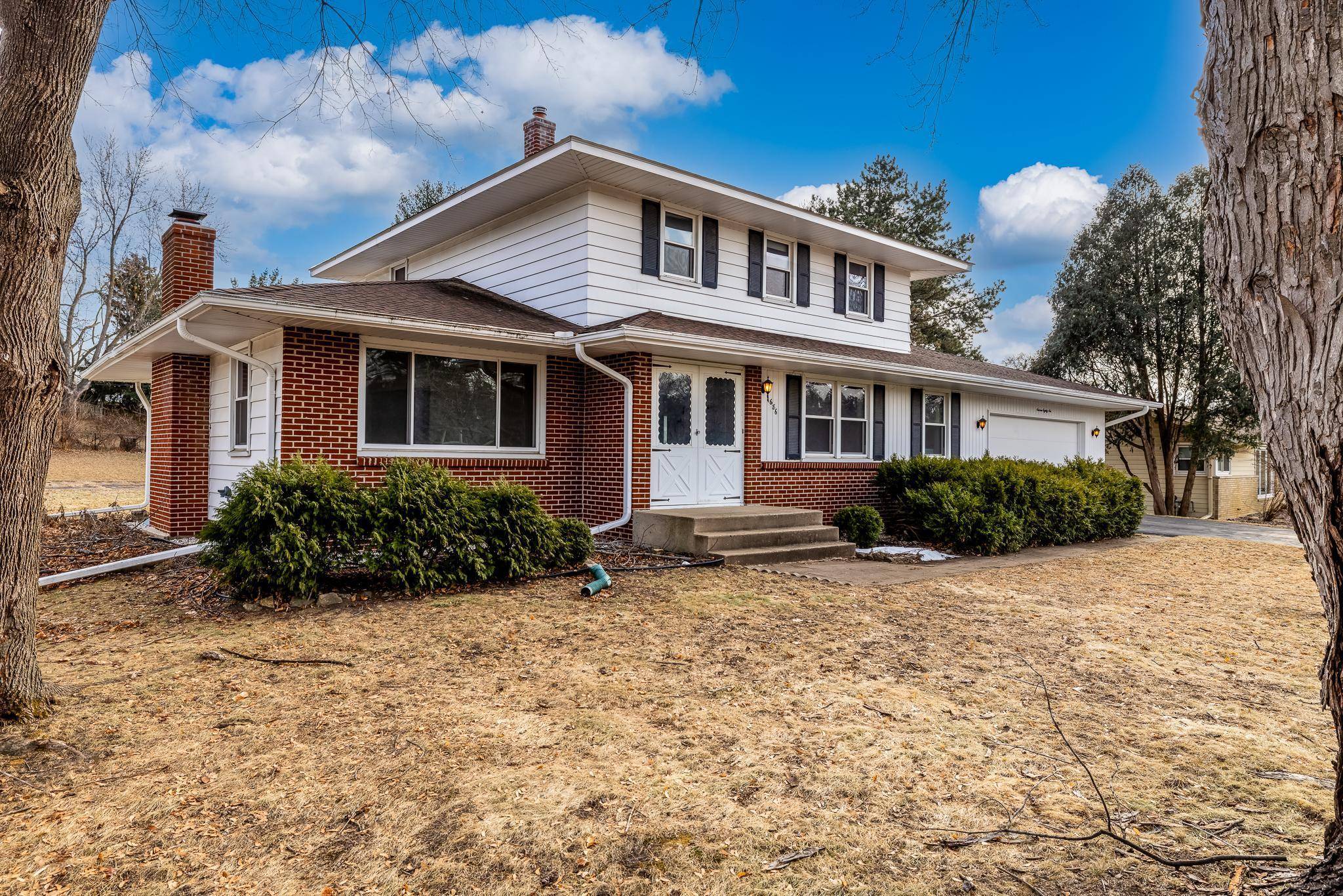 Mendota Heights, MN 55118,1686 Lilac LN