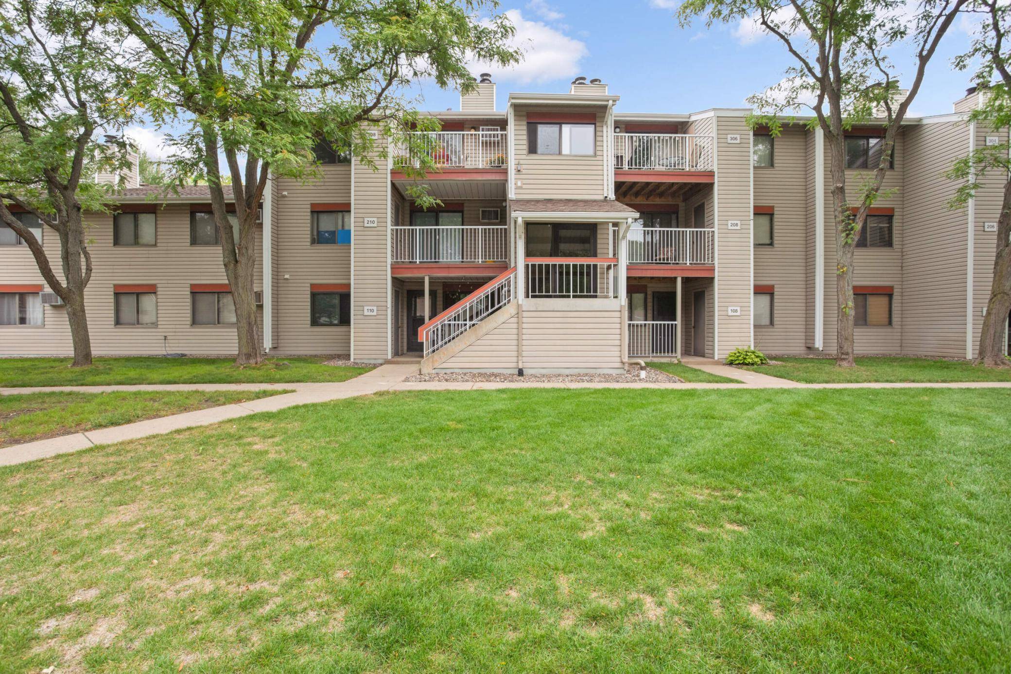 Saint Louis Park, MN 55426,350 Shelard Pkwy #302