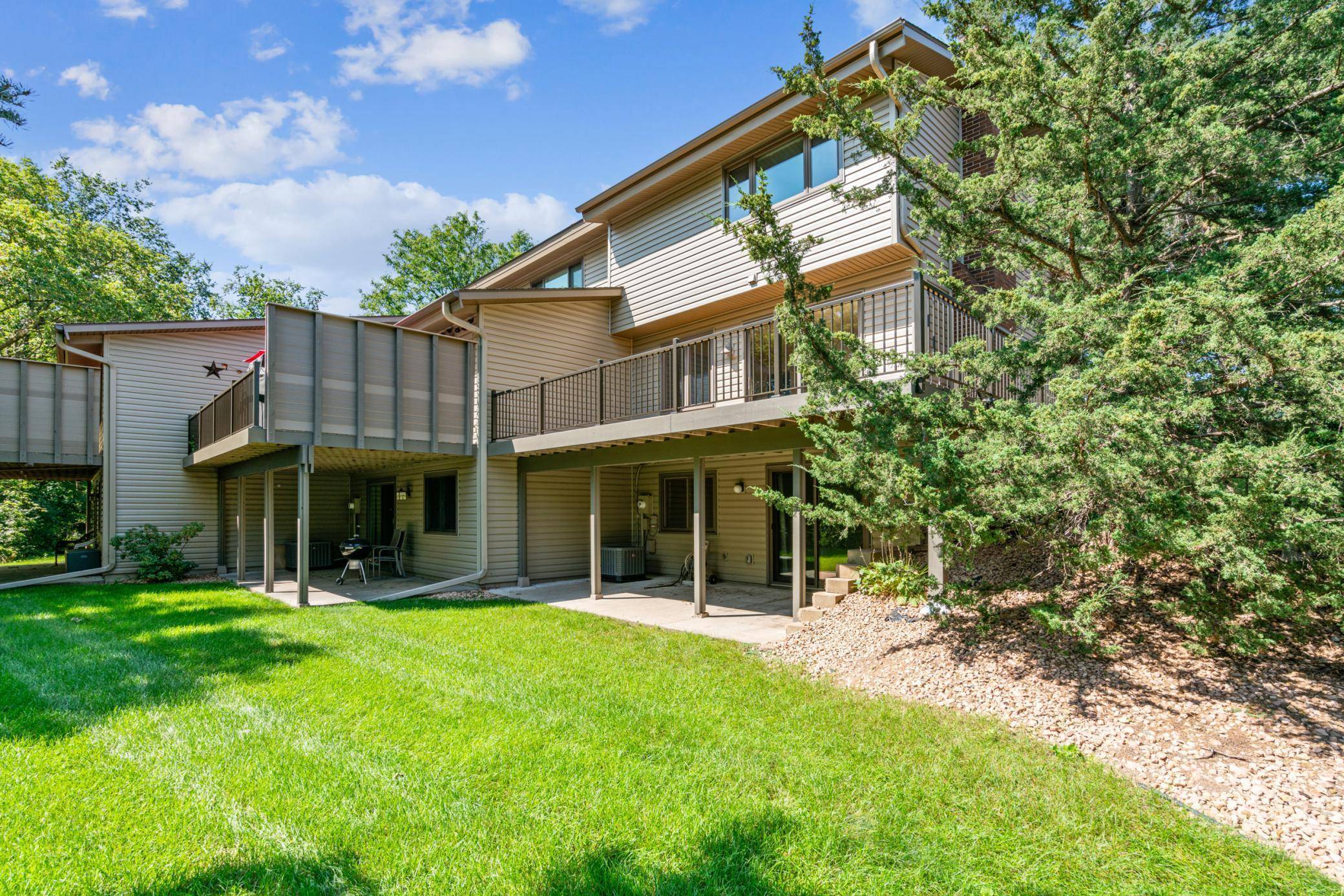 Eden Prairie, MN 55347,9714 Mill Creek DR