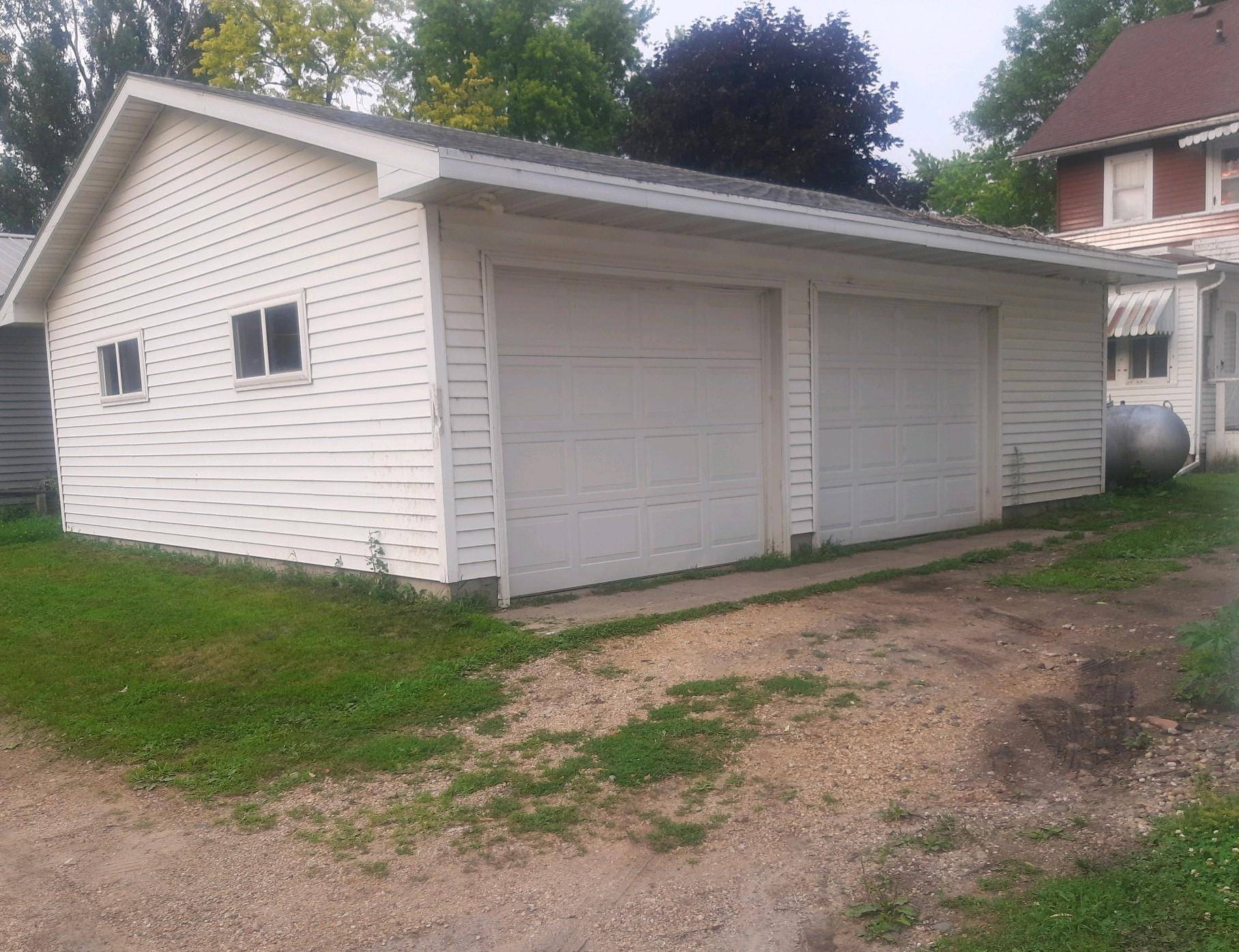 Hanska, MN 56041,214 Broadway