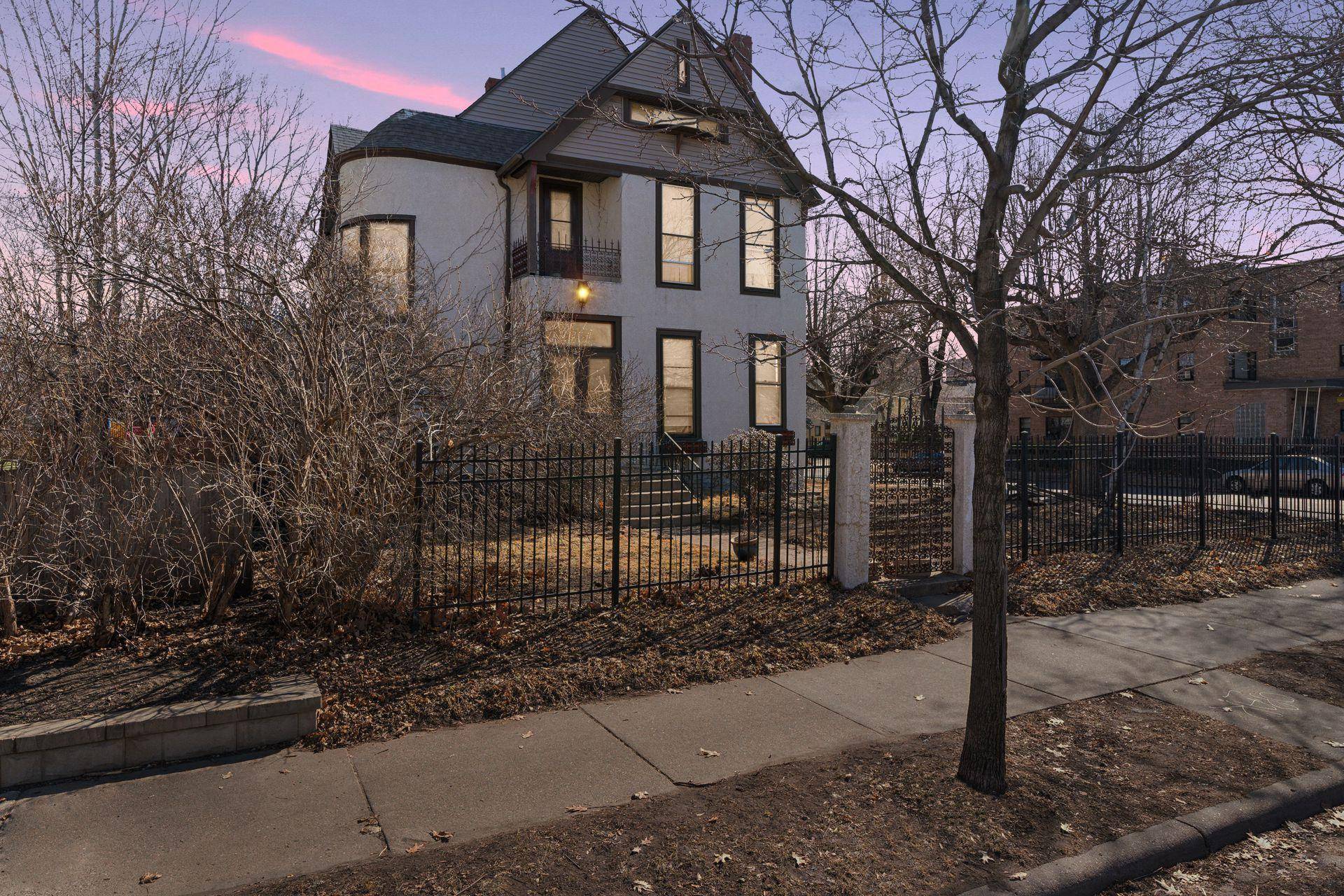 Minneapolis, MN 55404,2121 3rd AVE S