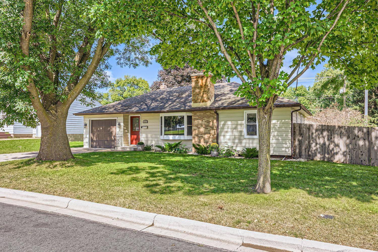 Waconia, MN 55387,516 W 3rd ST