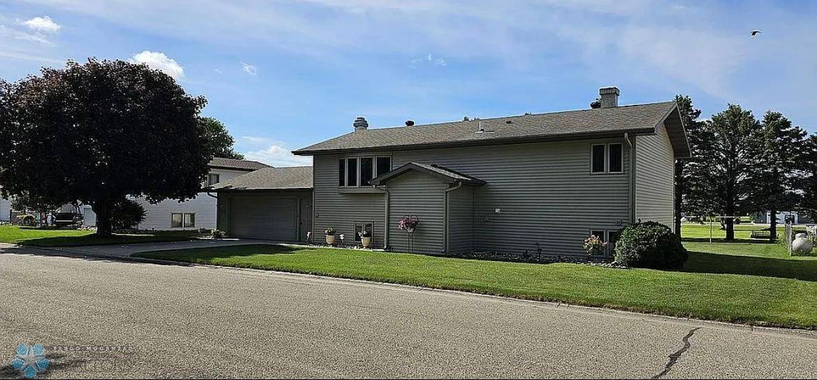 Hankinson, ND 58041,110 Francis DR