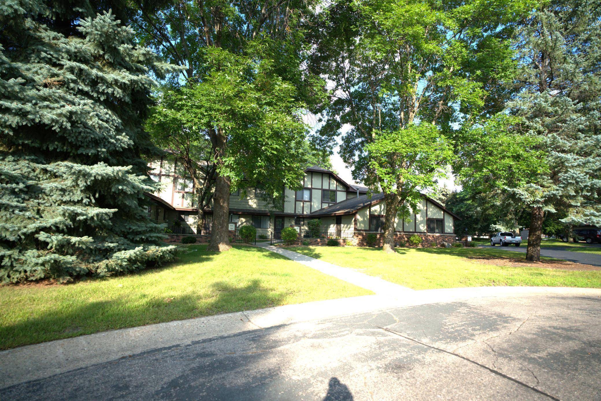 Eden Prairie, MN 55346,7588 Villa CT