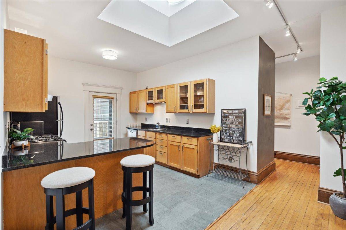 Saint Paul, MN 55105,625 Grand AVE #9