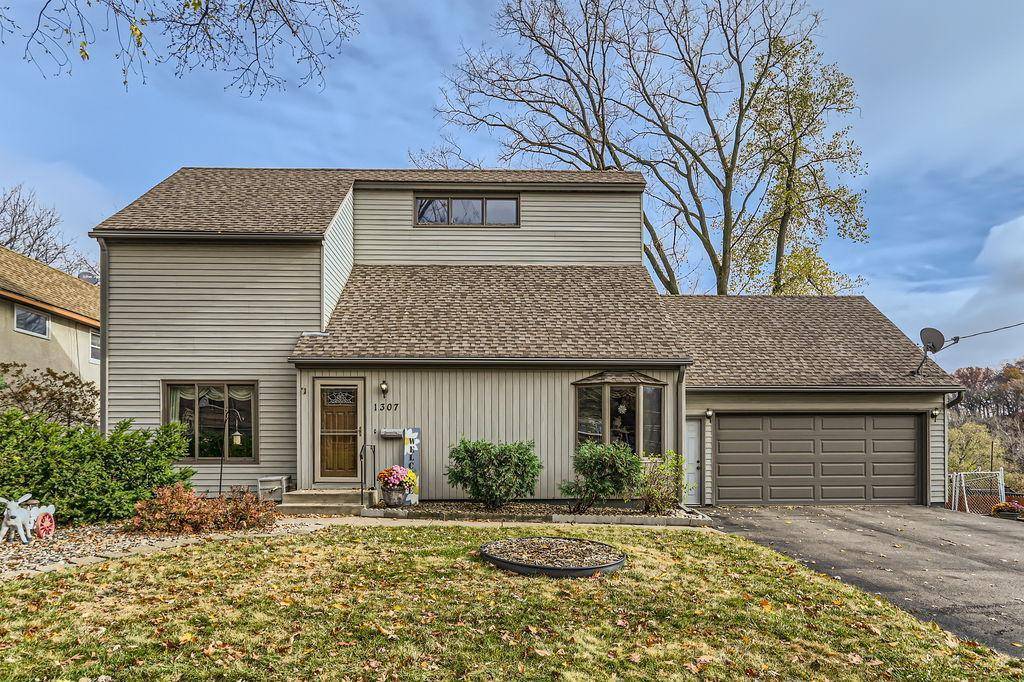 South Saint Paul, MN 55075,1307 Kassan DR