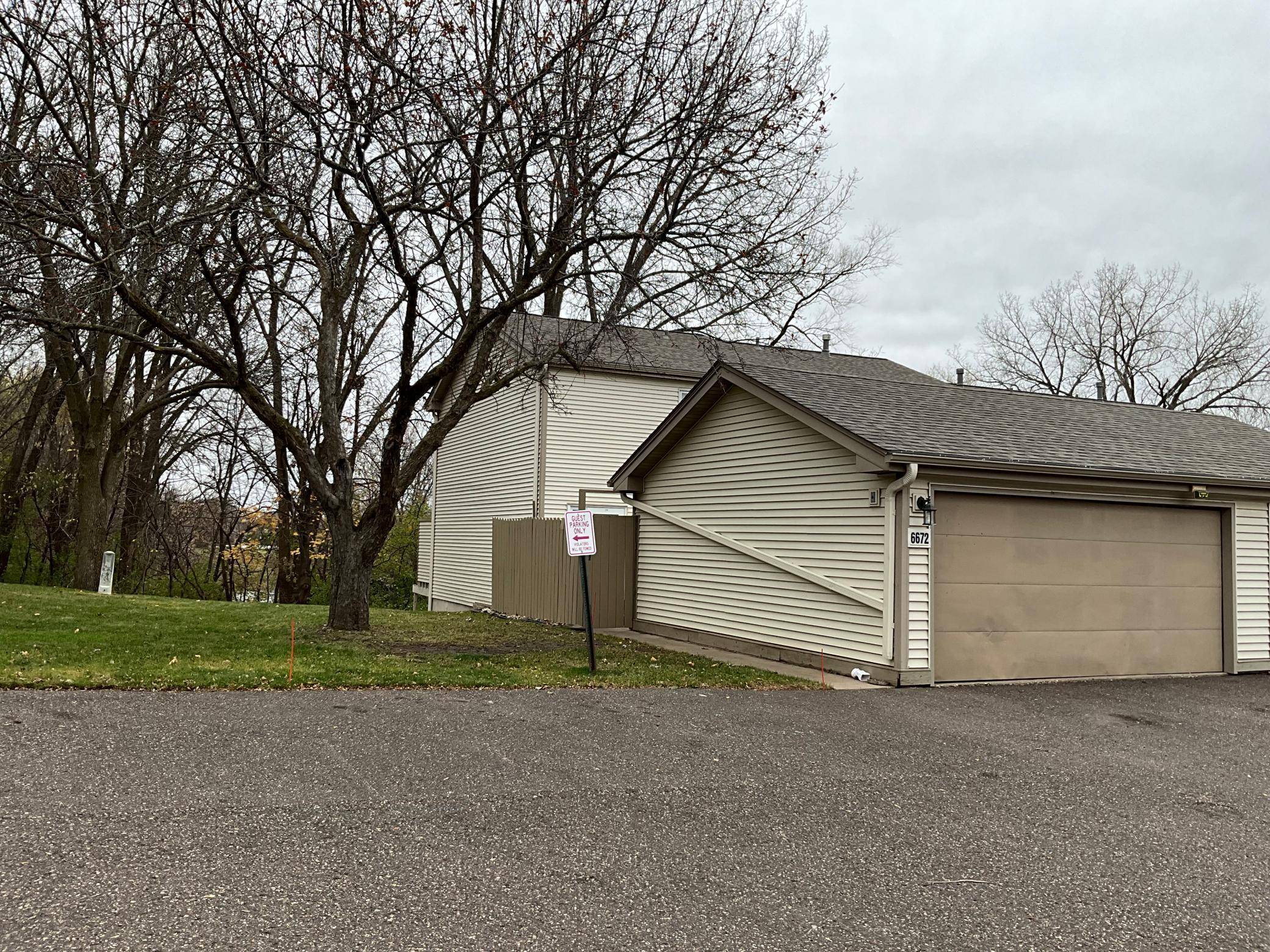 Oakdale, MN 55128,6672 Gretchen LN N