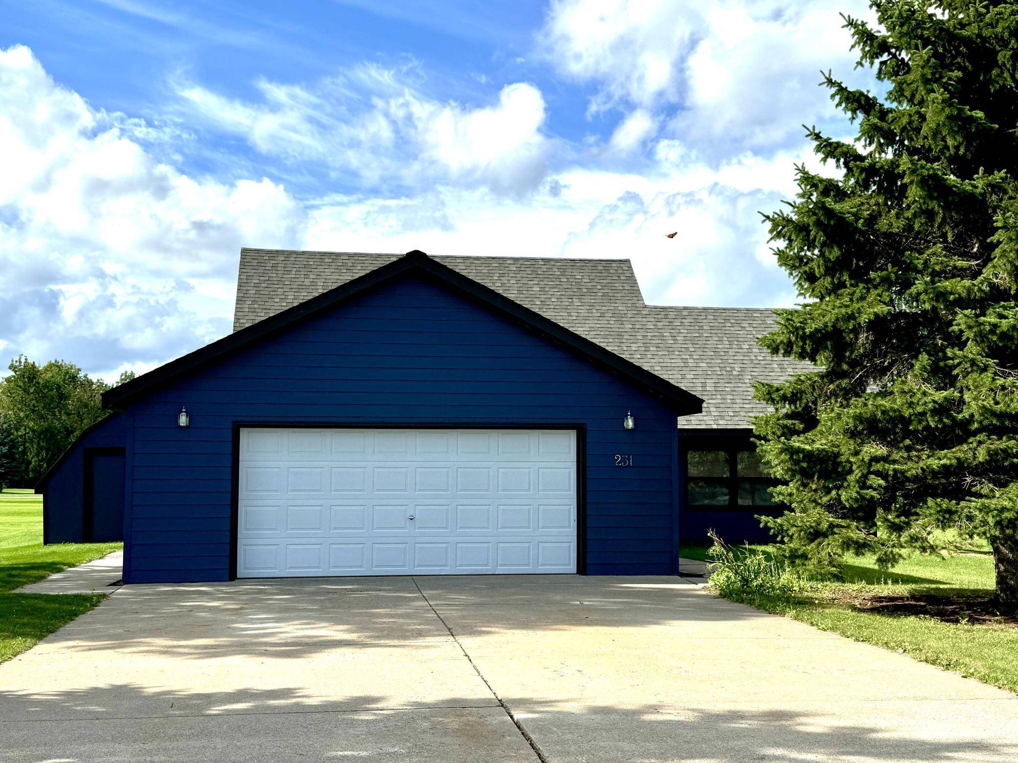 Warroad, MN 56763,231 Oak RD