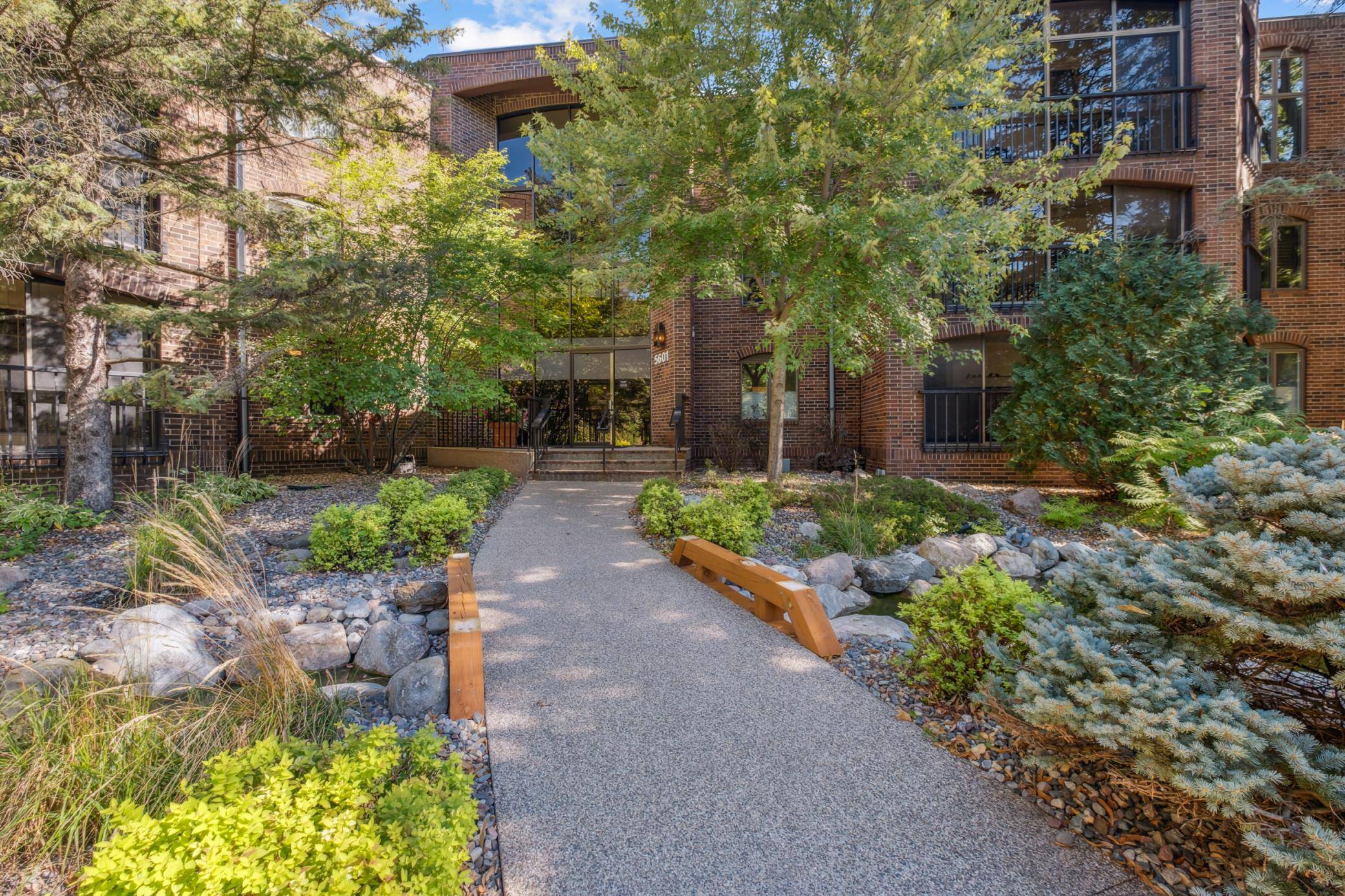 Edina, MN 55439,5601 Dewey Hill RD #113