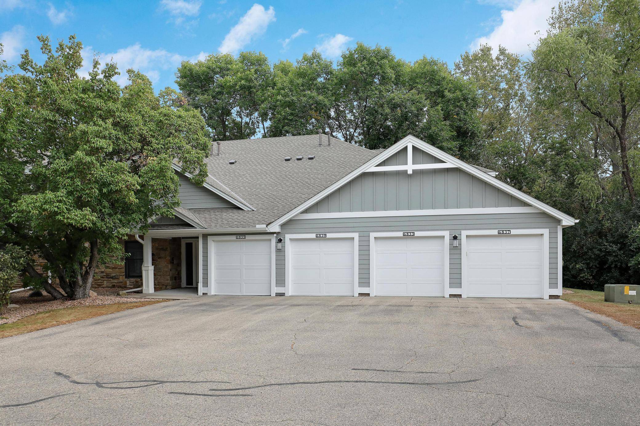 Edina, MN 55436,6833 Langford DR